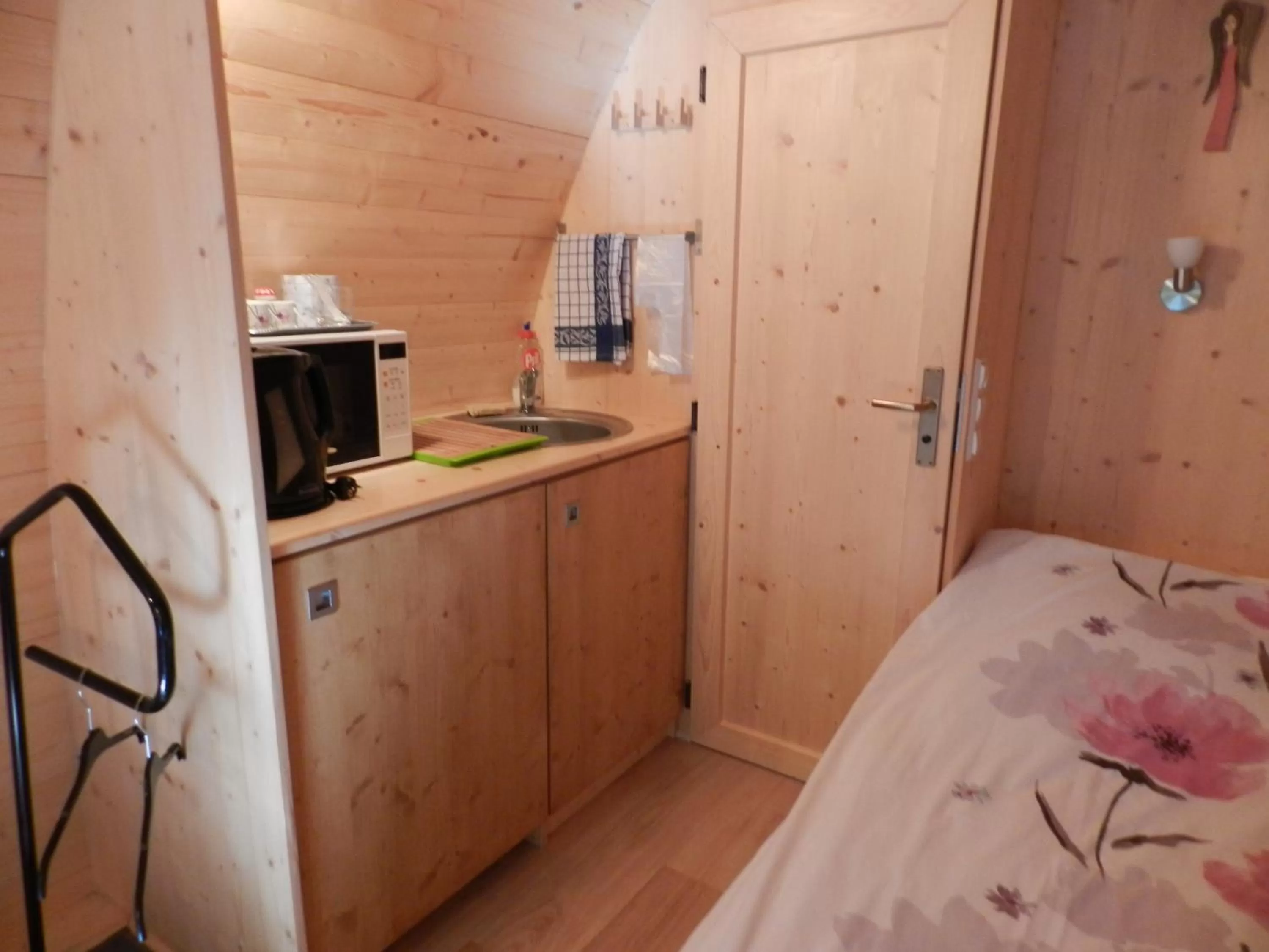 Kitchen or kitchenette, Bed in B&B Le Danica