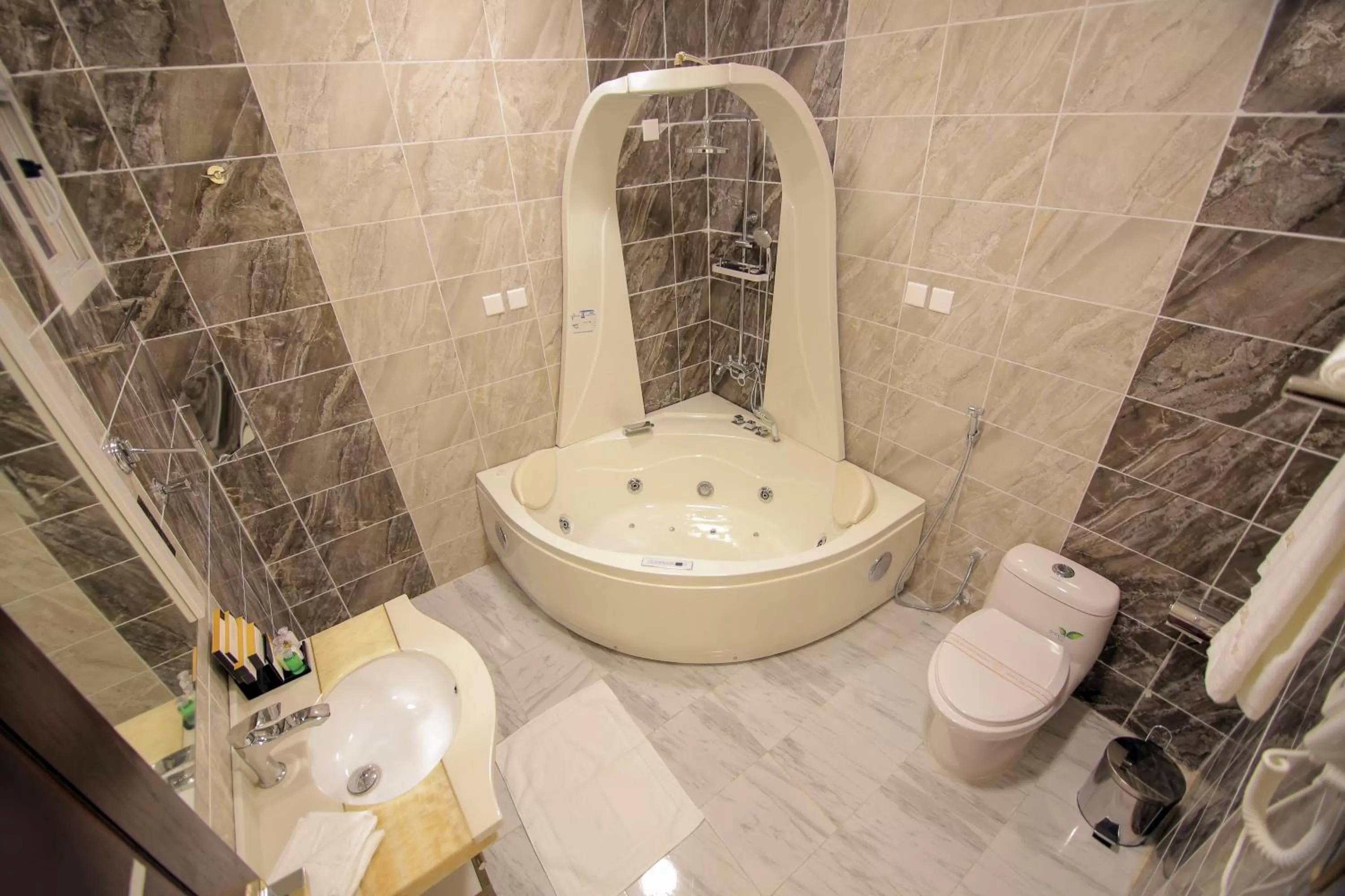 Toilet in فندق جولدن نايت Golden Night Hotel