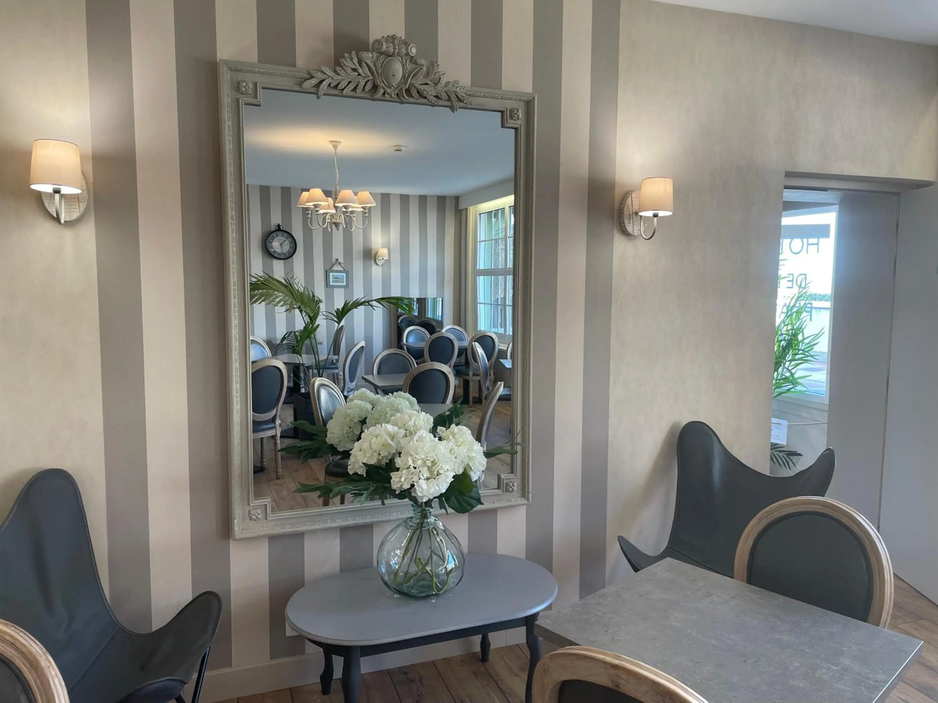 Seating area in Hôtel de la Plage