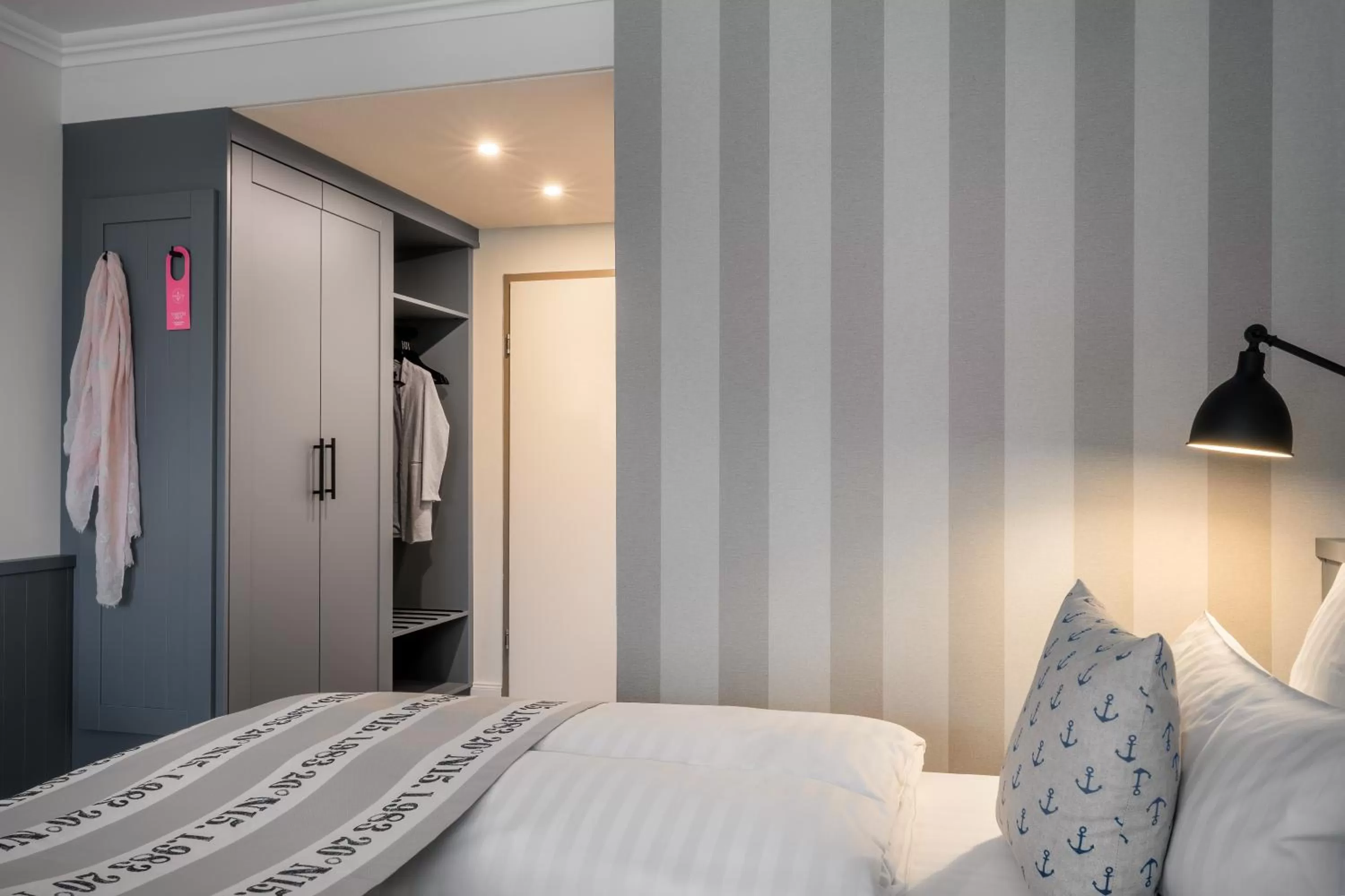 Photo of the whole room, Bed in Hotel Yachtclub