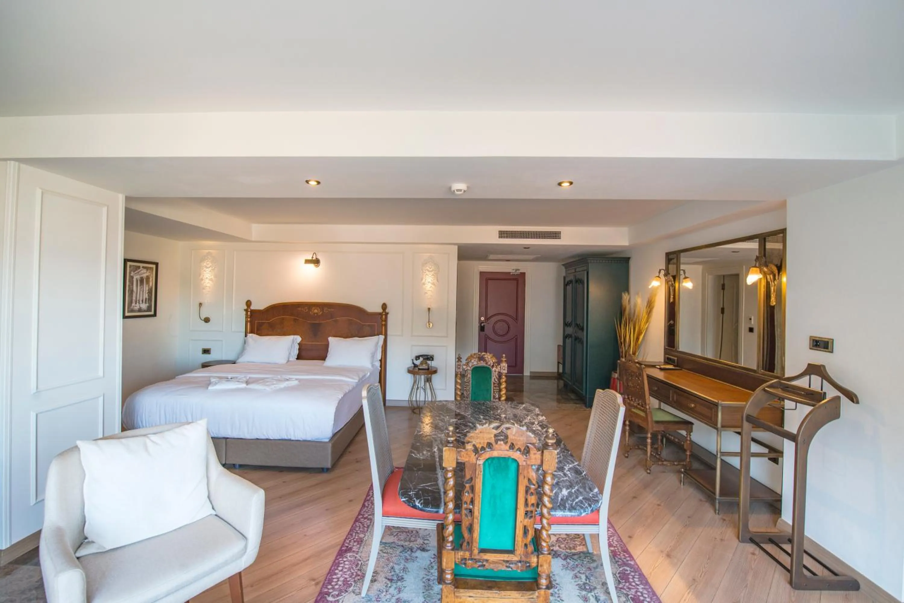 Living room, Bed in Casa Margot Hotel - Adults Only