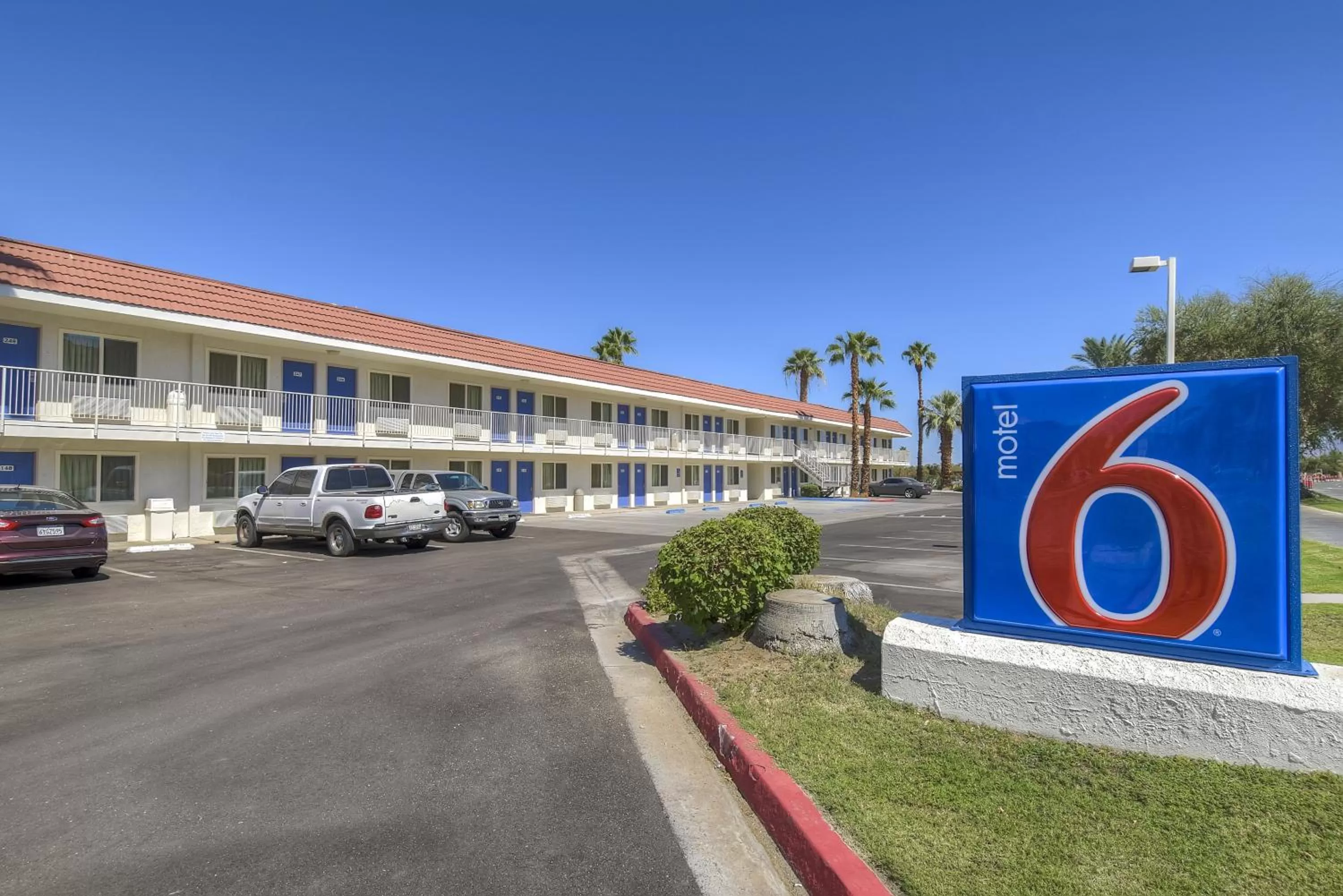 Facade/entrance in Motel 6-Rancho Mirage, CA - Palm Springs