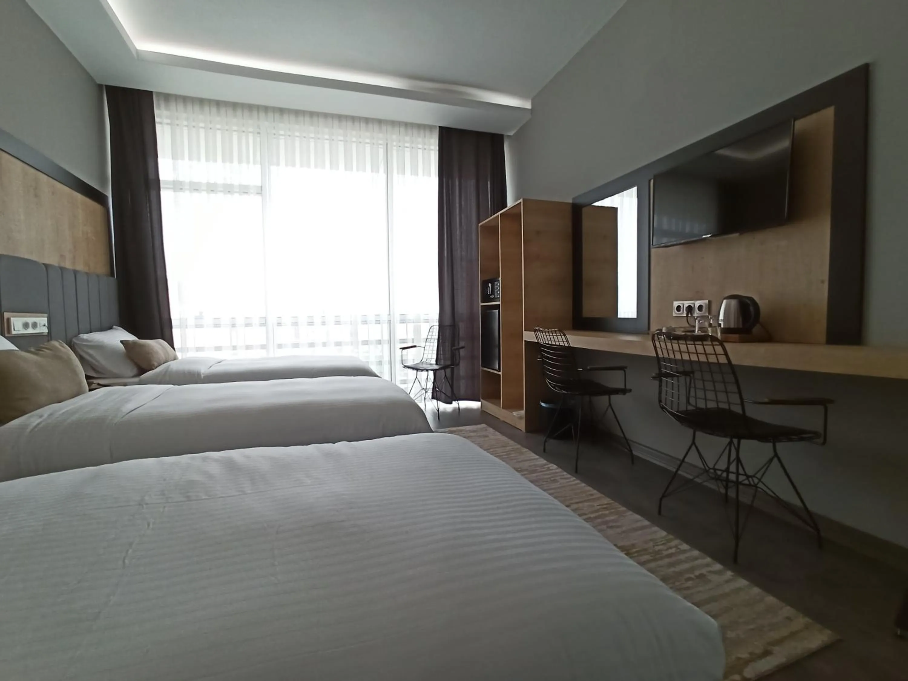 TV and multimedia, Bed in Skylon Airport Hotel
