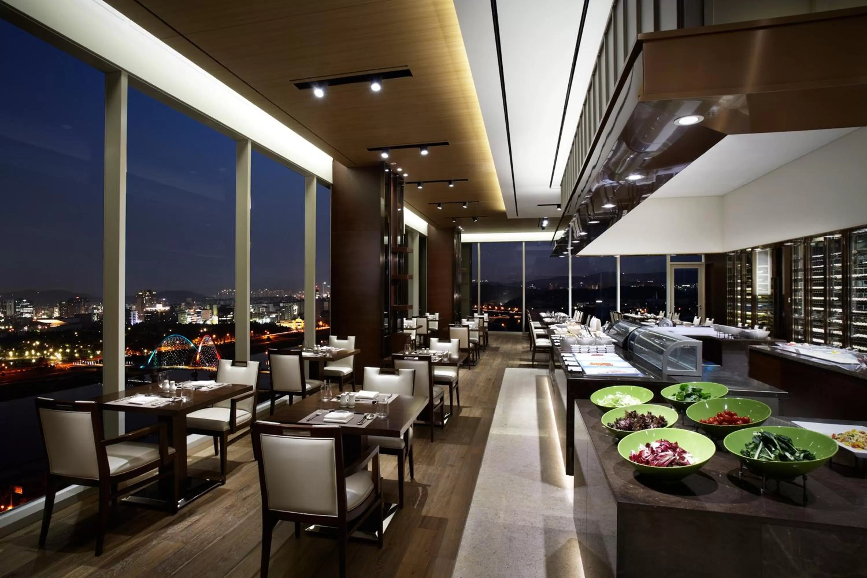 Dining area in LOTTE CITY HOTEL Daejeon