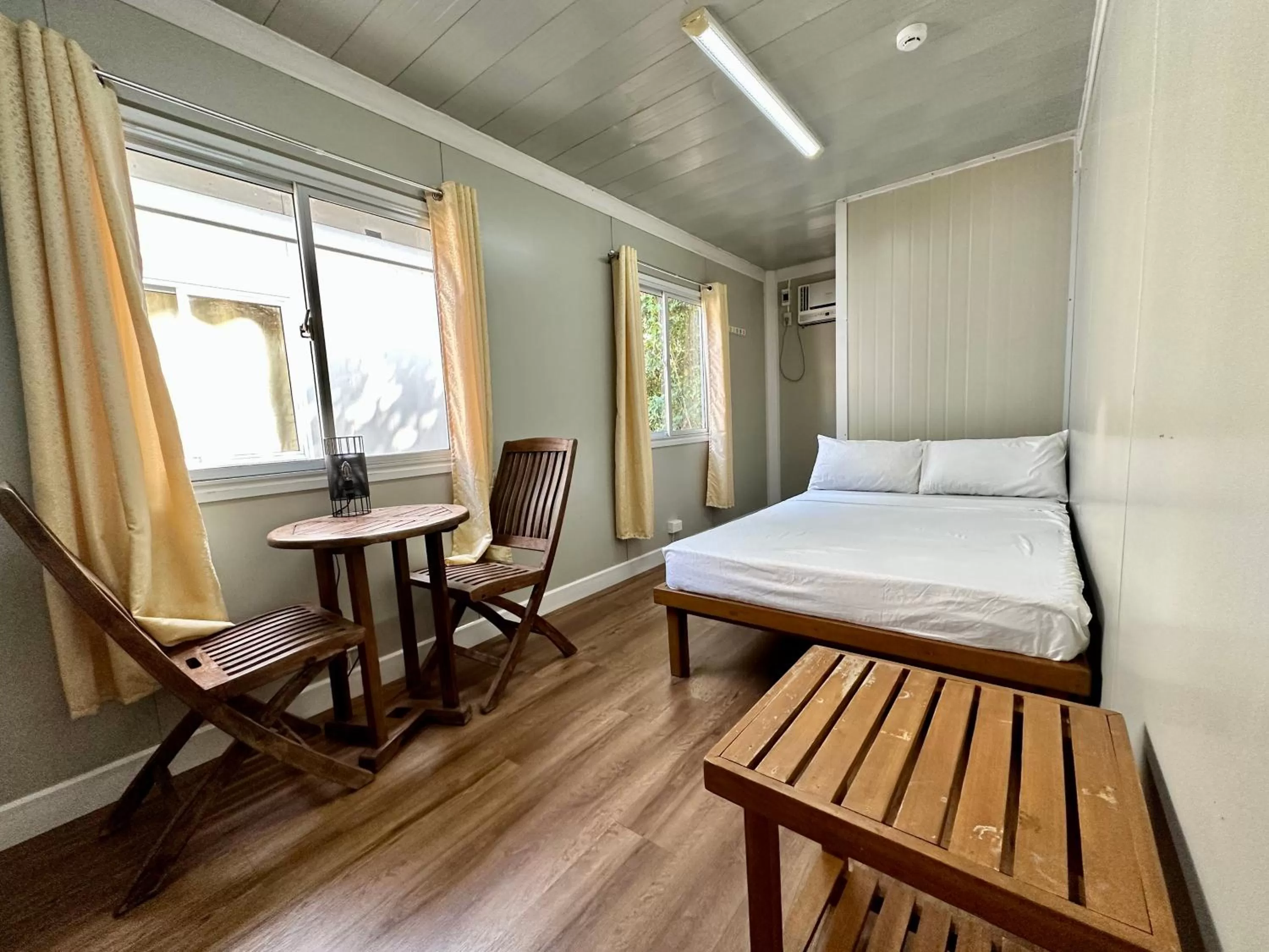 Bed in Harbour Bliss Hotel