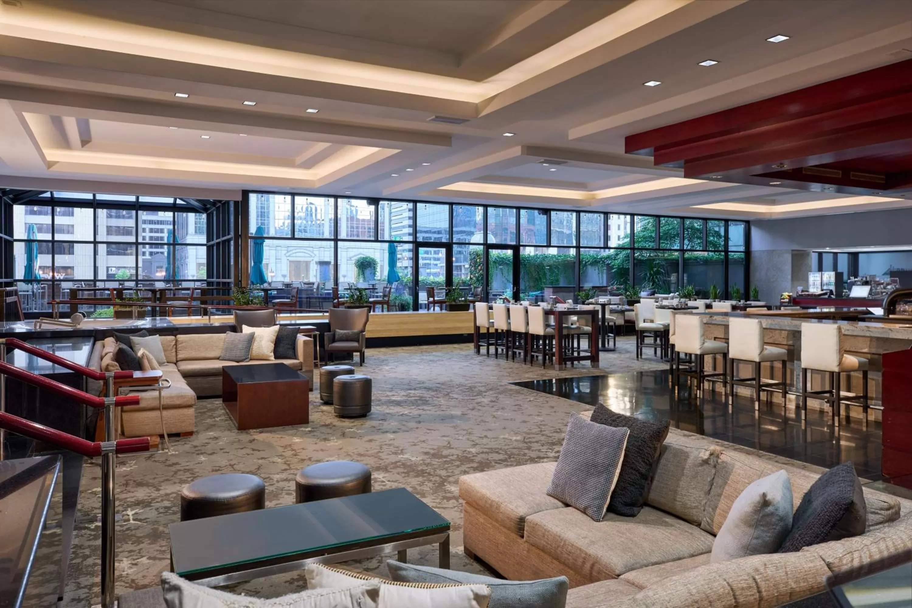 Lounge or bar in The Westin Chicago River North