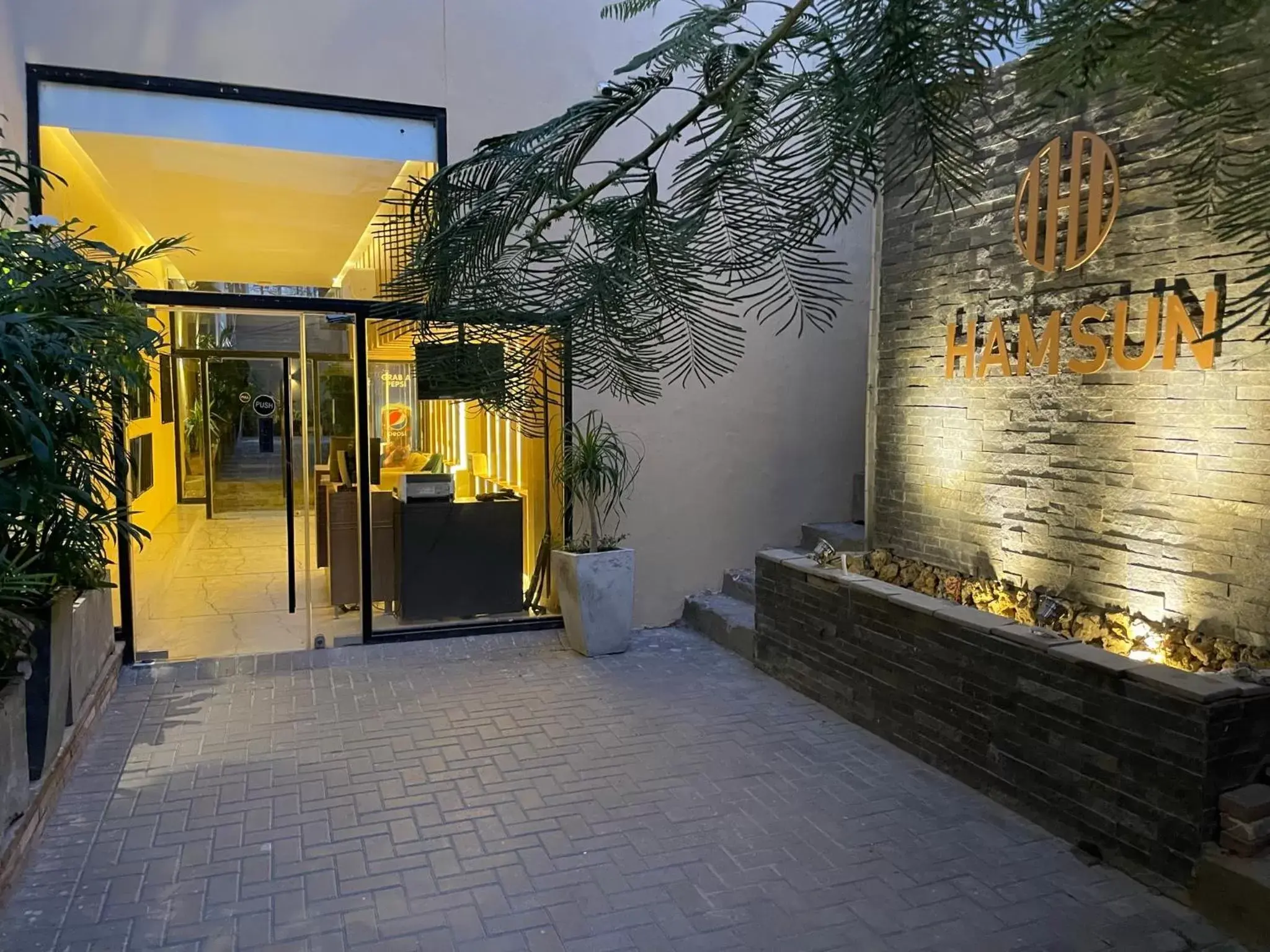 Superior Studio in Hamsun Shahrah-e-Faisal Superior Studio in Hamsun Shahrah-e-Faisal