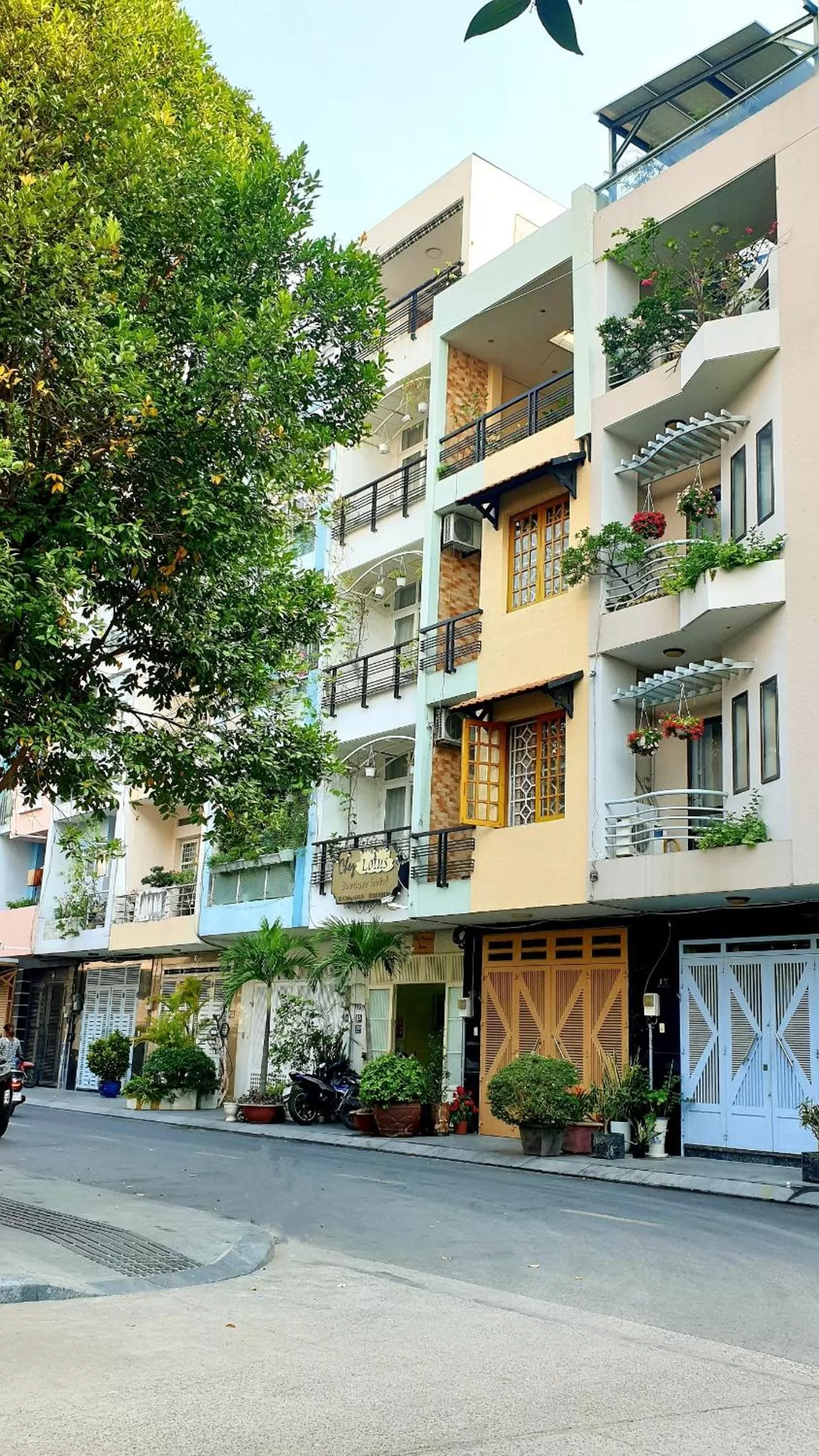 Property Building in Chez Lotus Rose