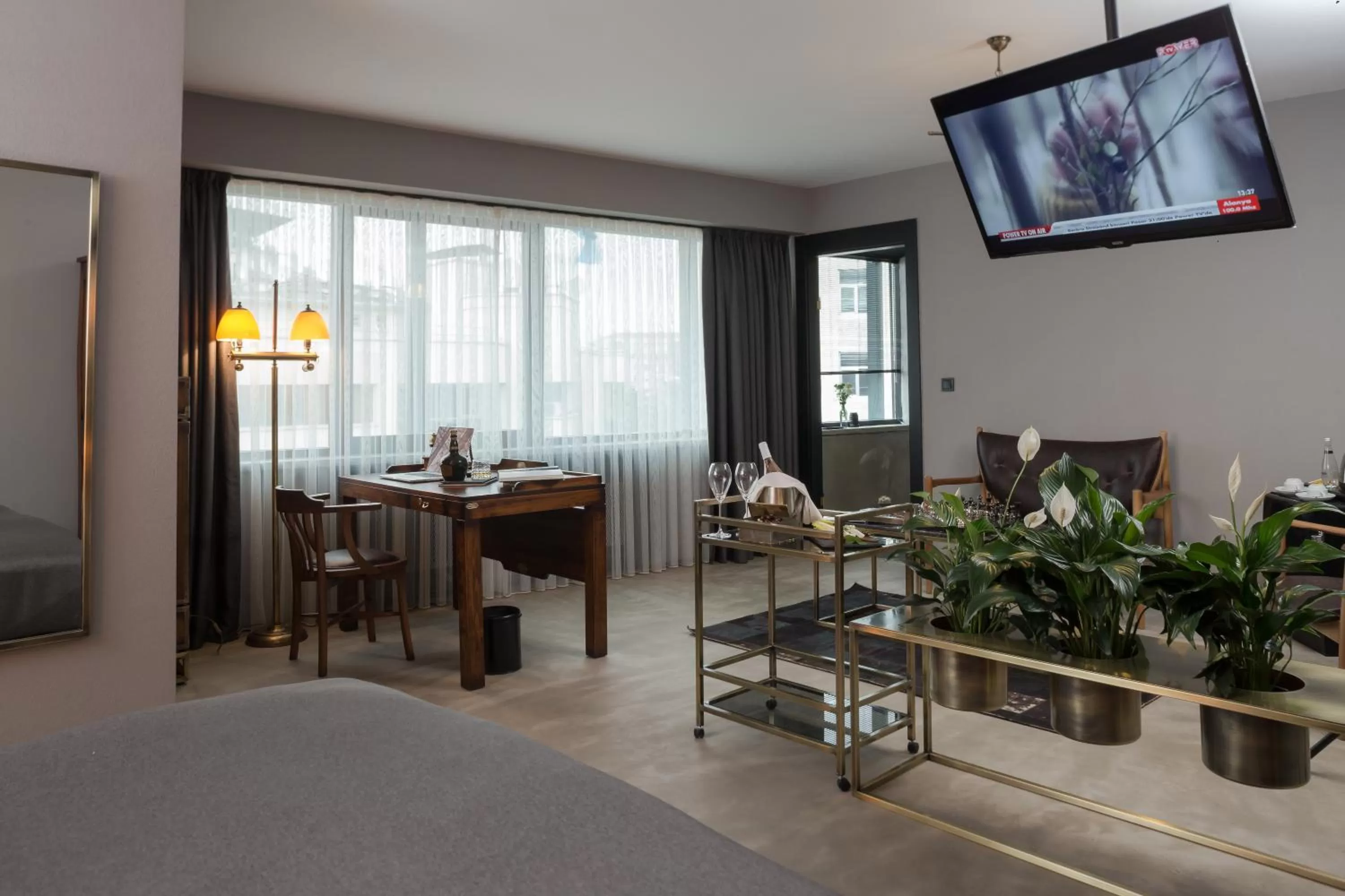 Photo of the whole room, TV/Entertainment Center in Hotel Cinnah