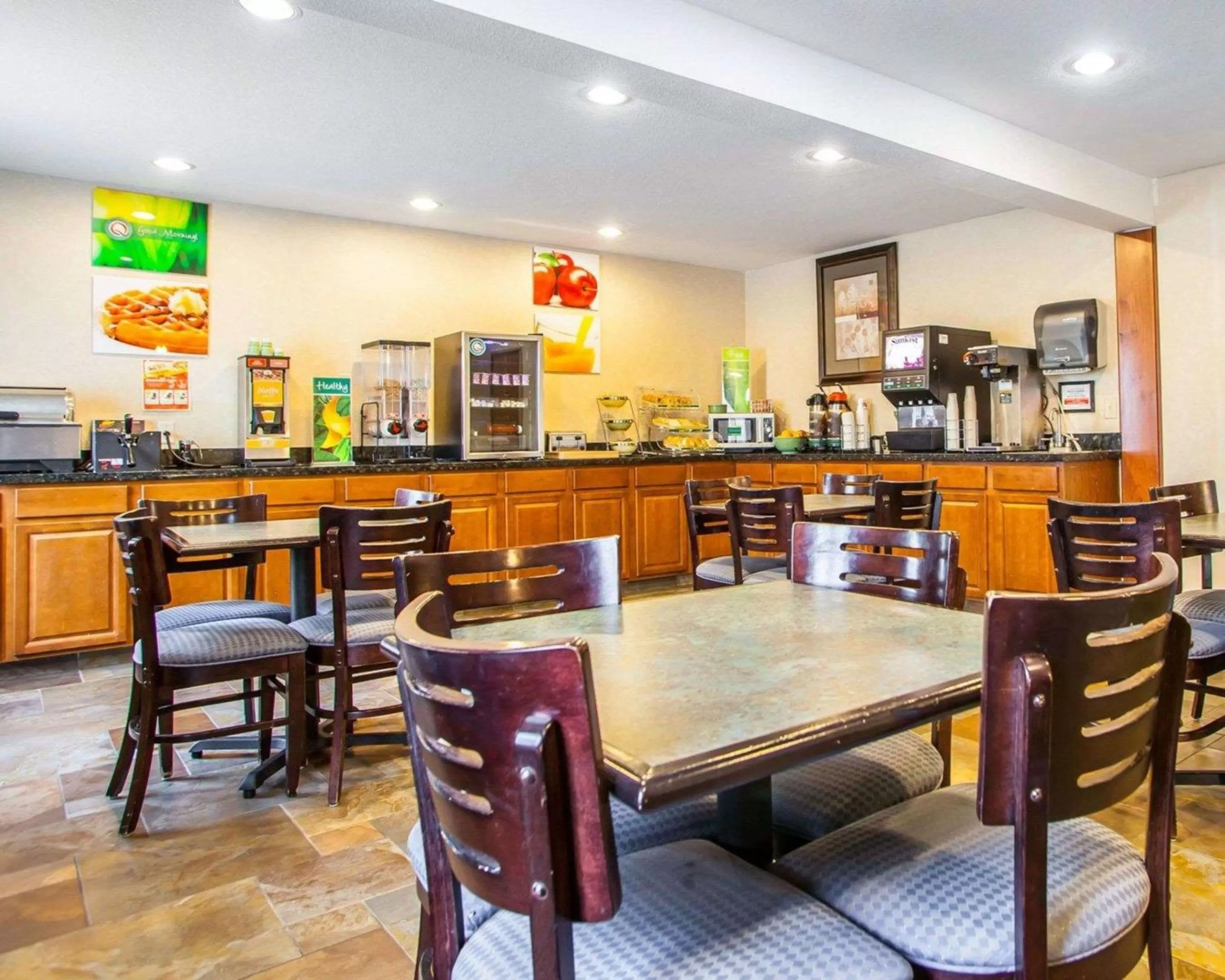 Restaurant/places to eat in Quality Inn & Suites Ankeny-Des Moines
