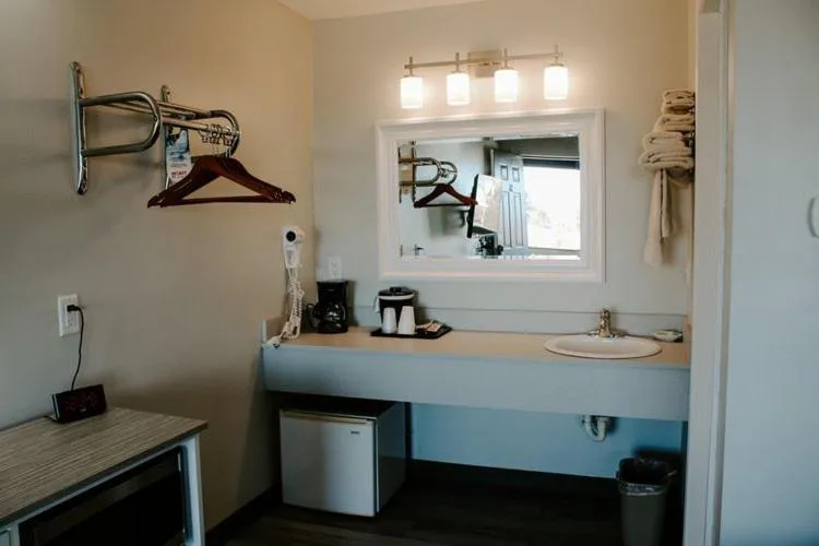 Bathroom in Berlin Village Inn