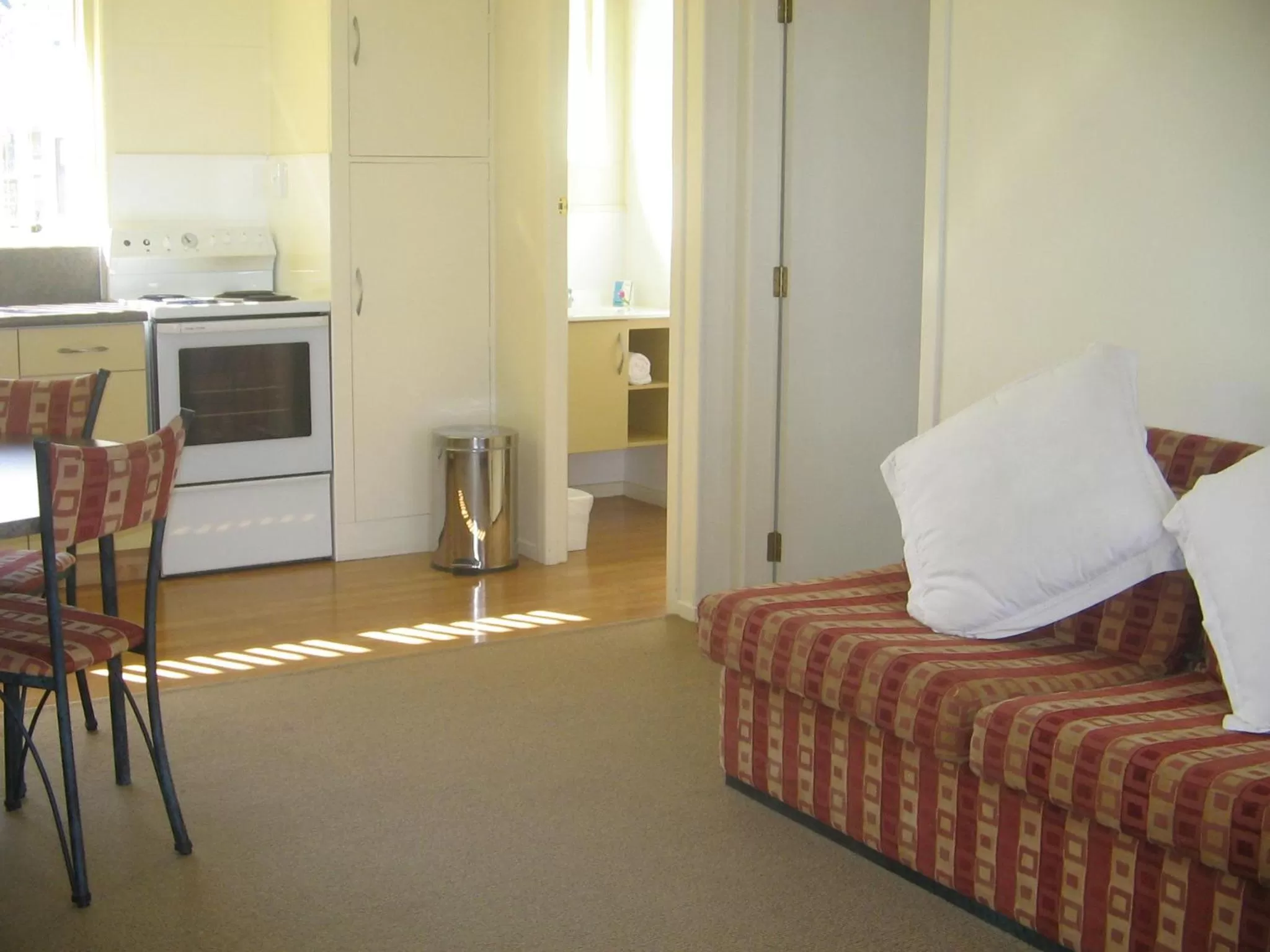 Living room in Shortland Court Motel