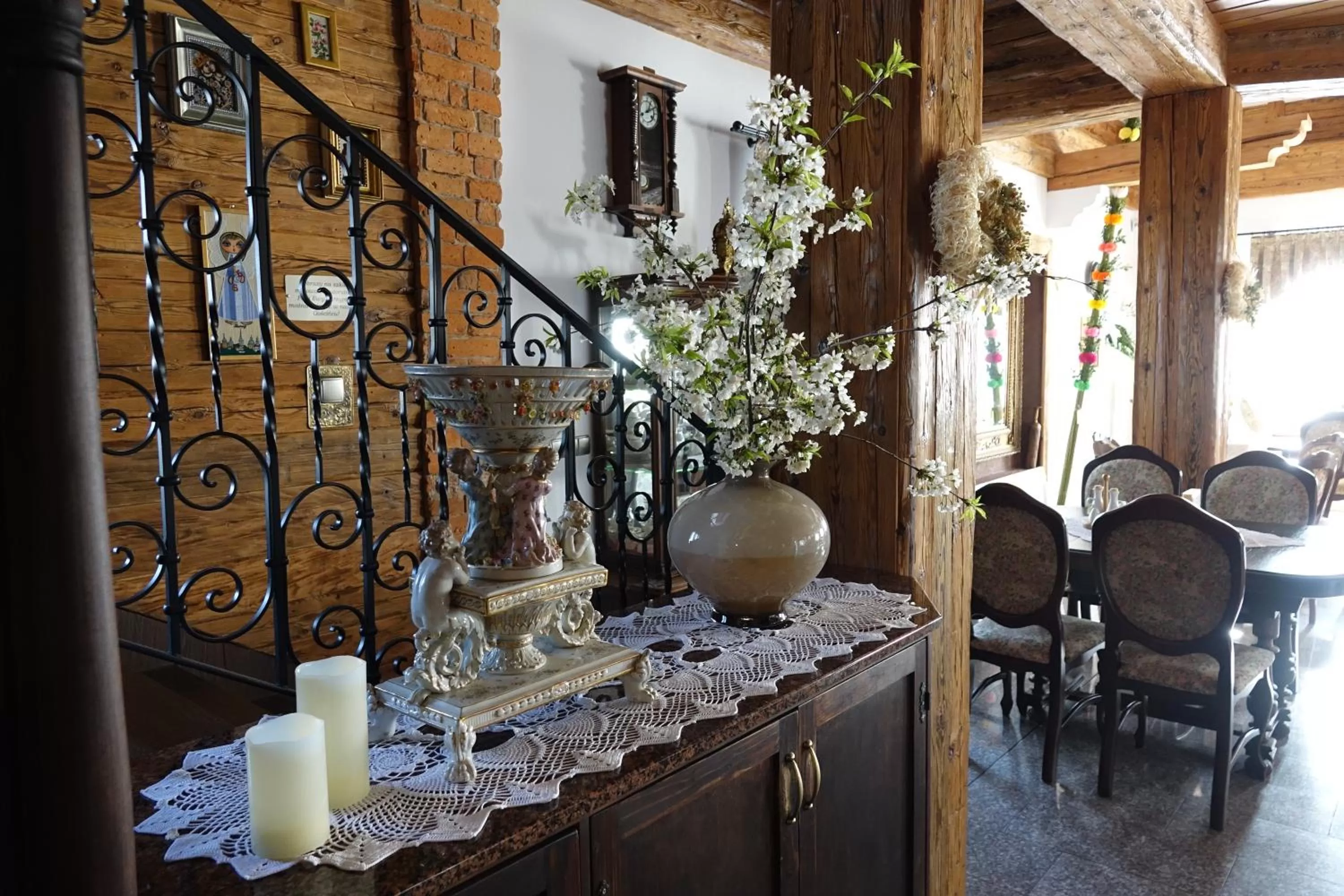 Restaurant/places to eat in Gościniec Dworski w Ropie