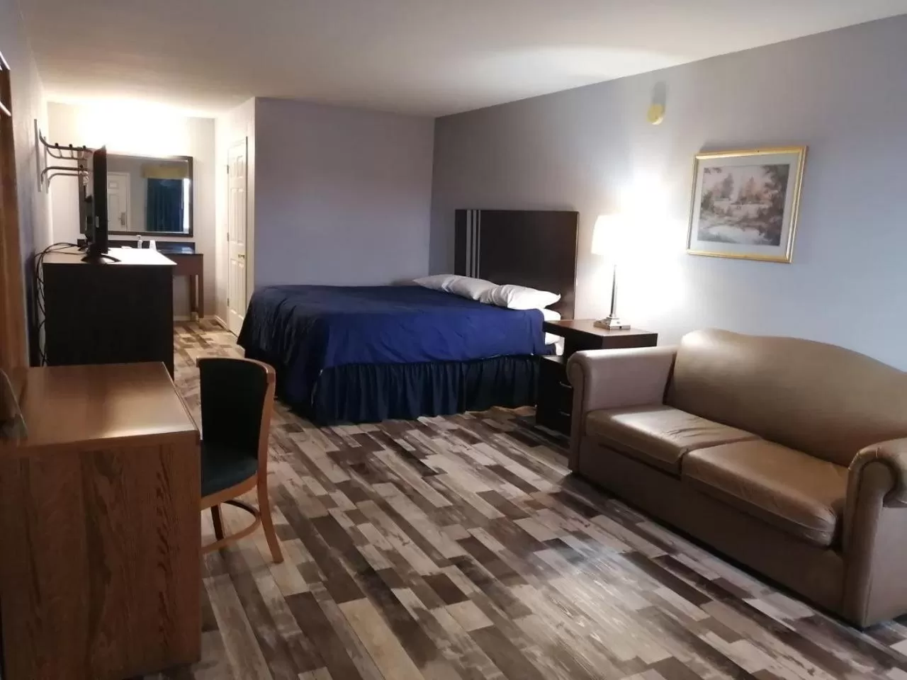 Bed in Riata Inn - Crystal City