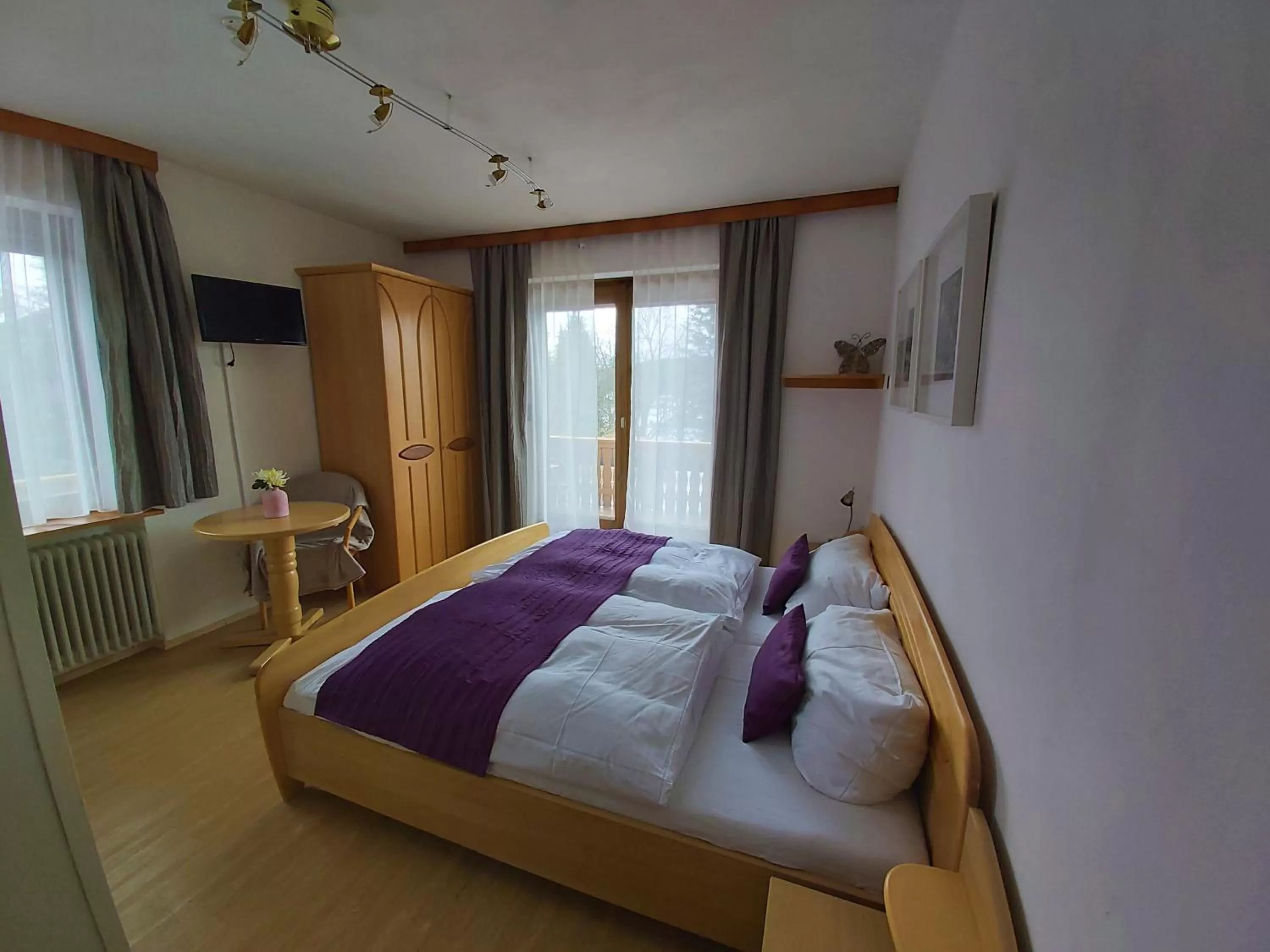 Bed in B&B Pension Karlsdorfer Hof