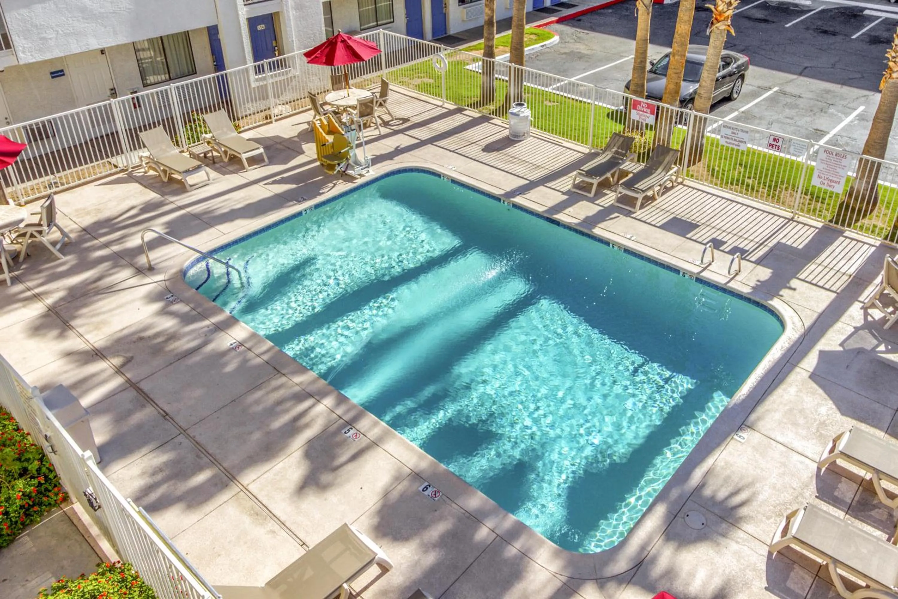 Swimming pool in Motel 6-Phoenix, AZ - West