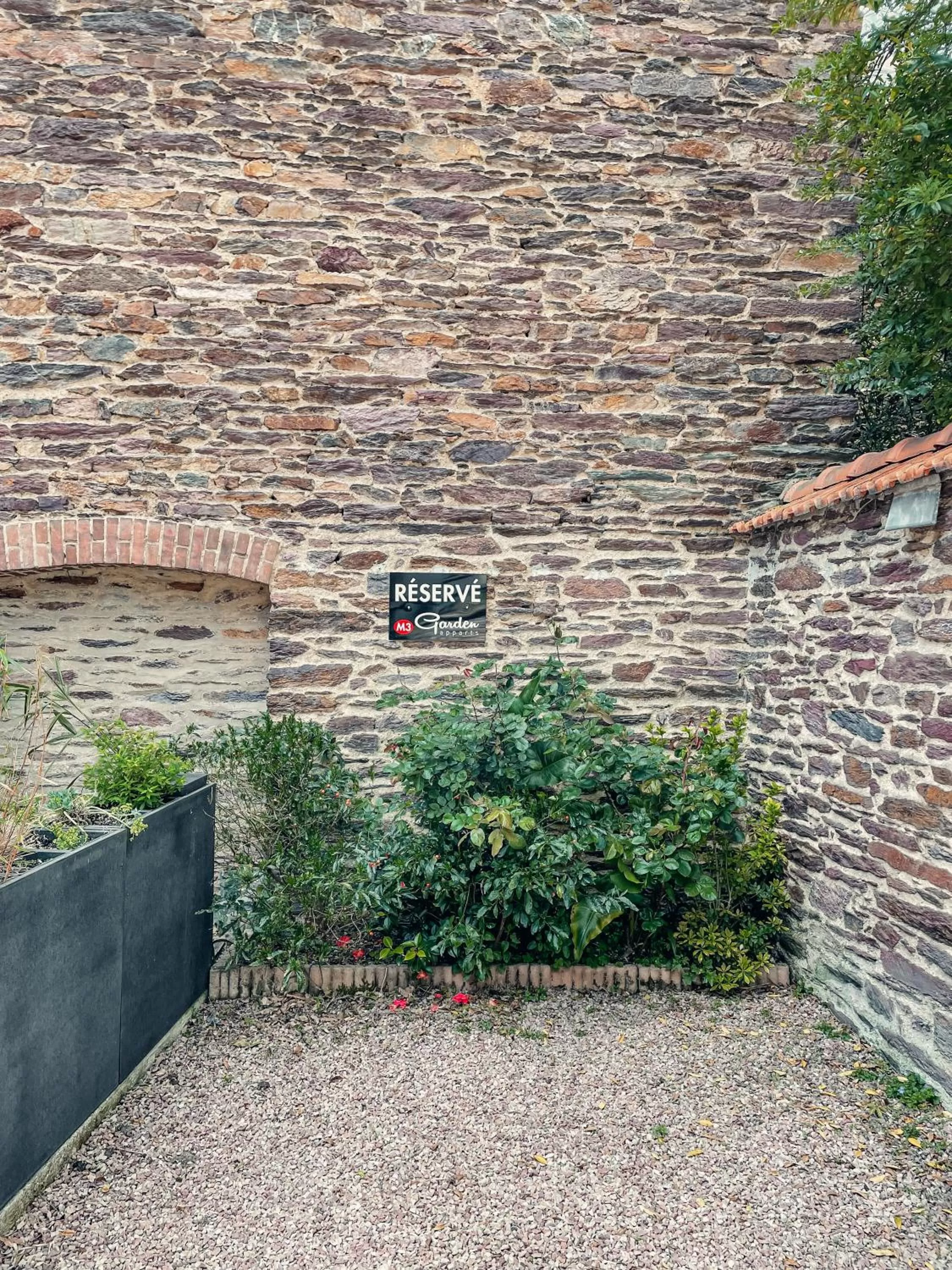 Parking in Garden Hotel Rennes Centre Gare