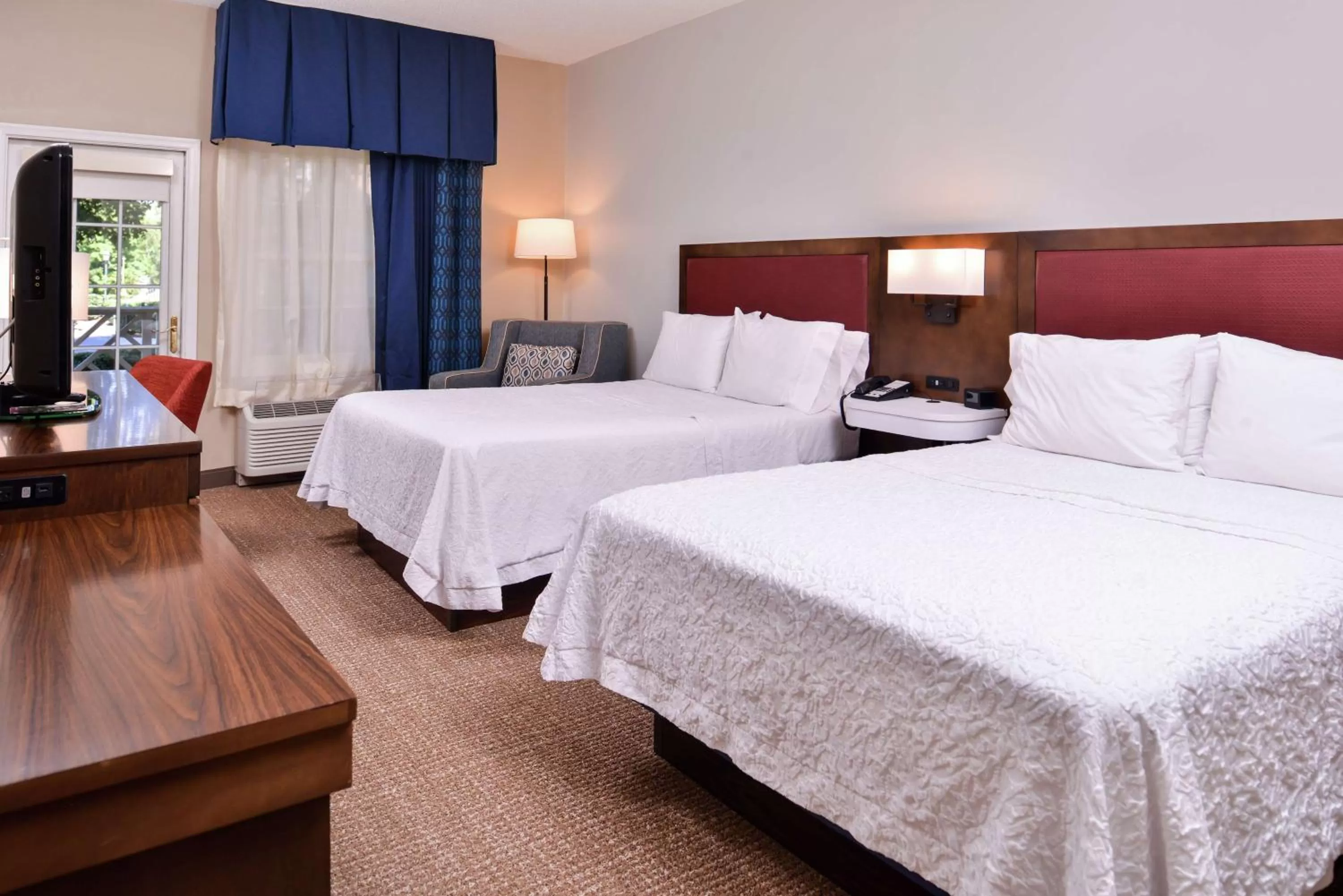 Bed in Hampton Inn Lexington Historic Area