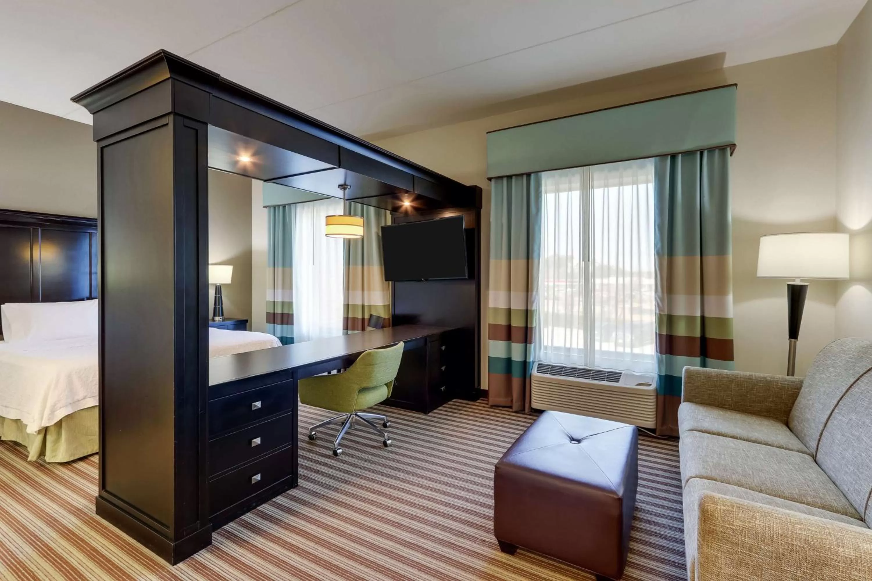Bedroom, Bed in Hampton Inn and Suites Swansboro Near Camp Lejeune