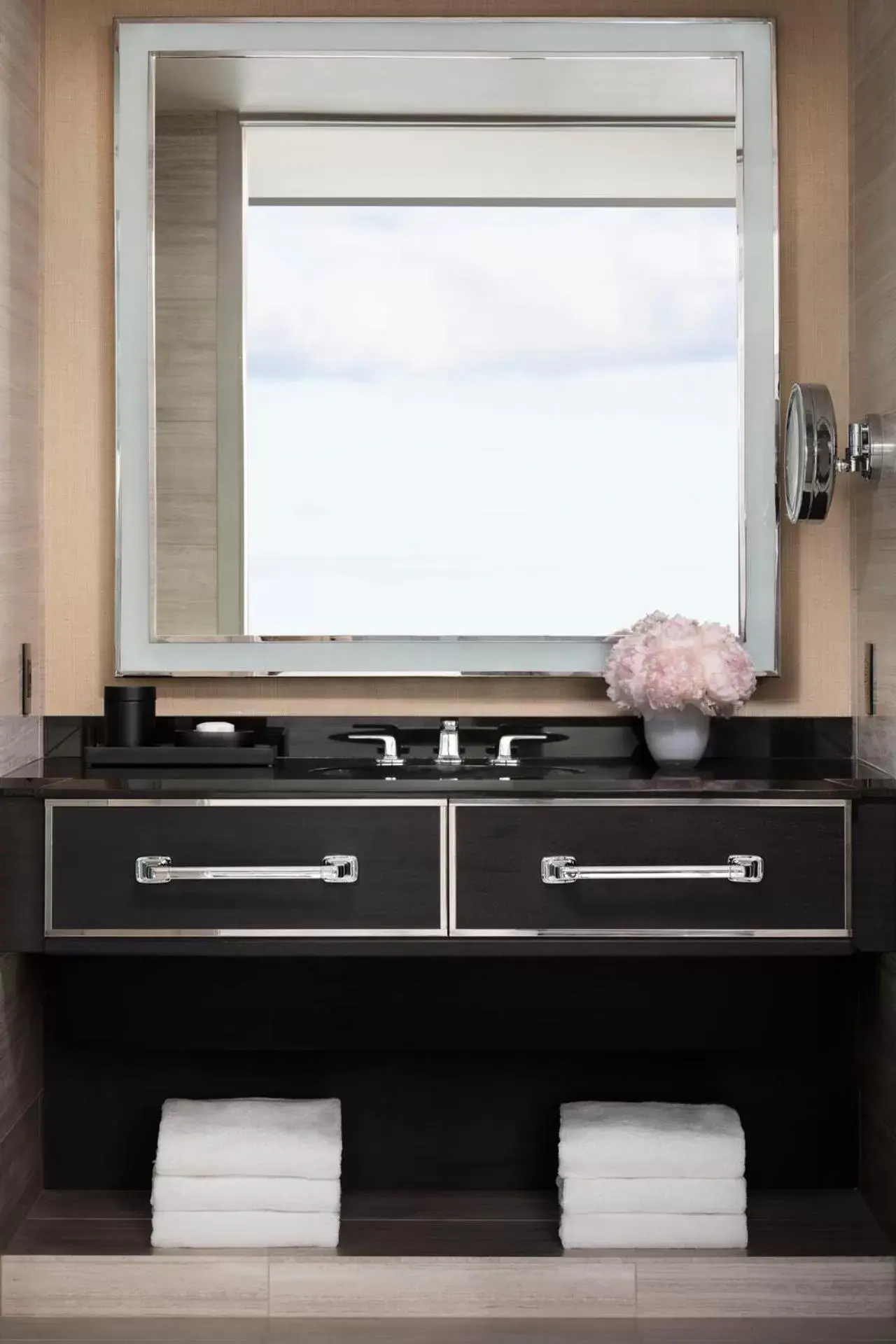 Superior King Room in Four Seasons Hotel One Dalton Street, Boston Superior King Room in Four Seasons Hotel One Dalton Street, Boston