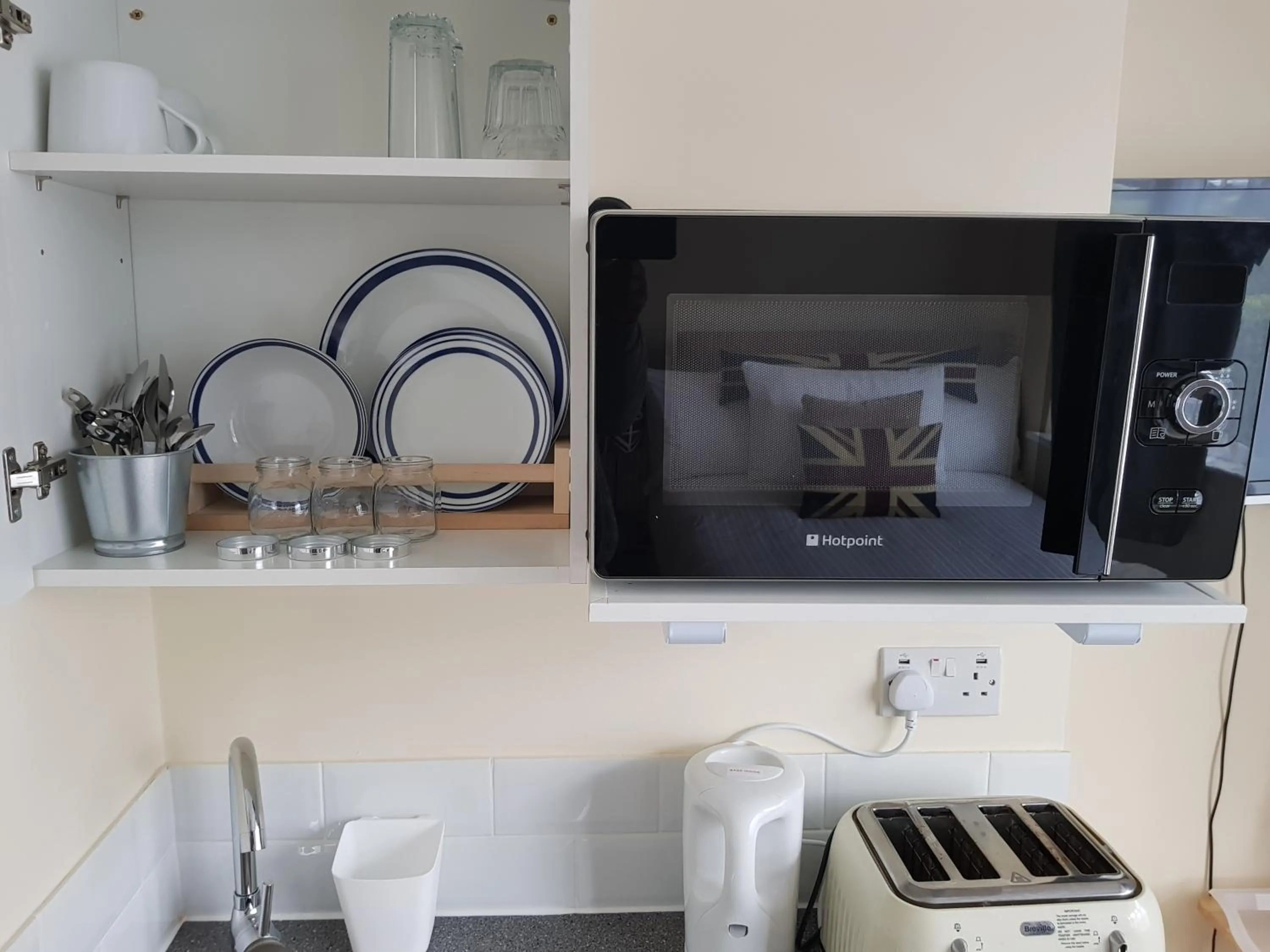 Kitchen or kitchenette in Kathleen House Plus