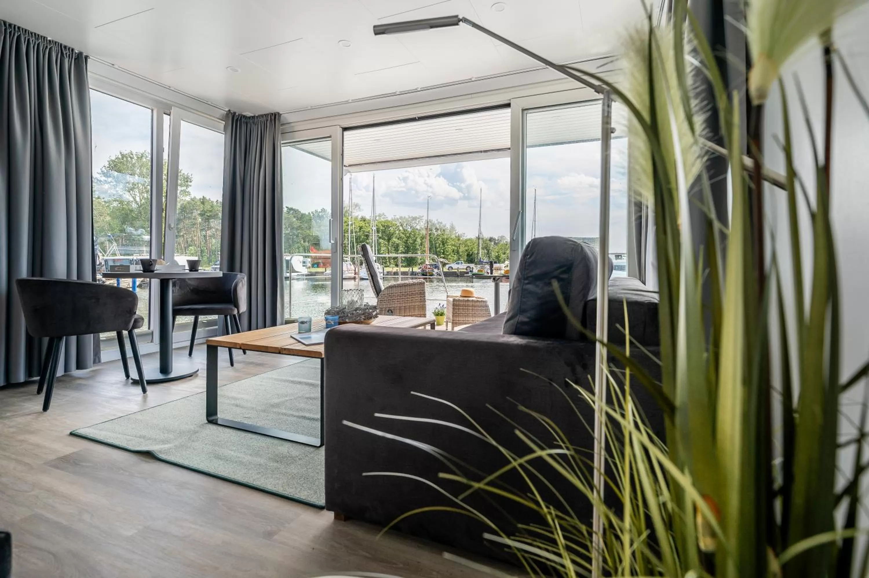 Seating area in Marina Martinshafen