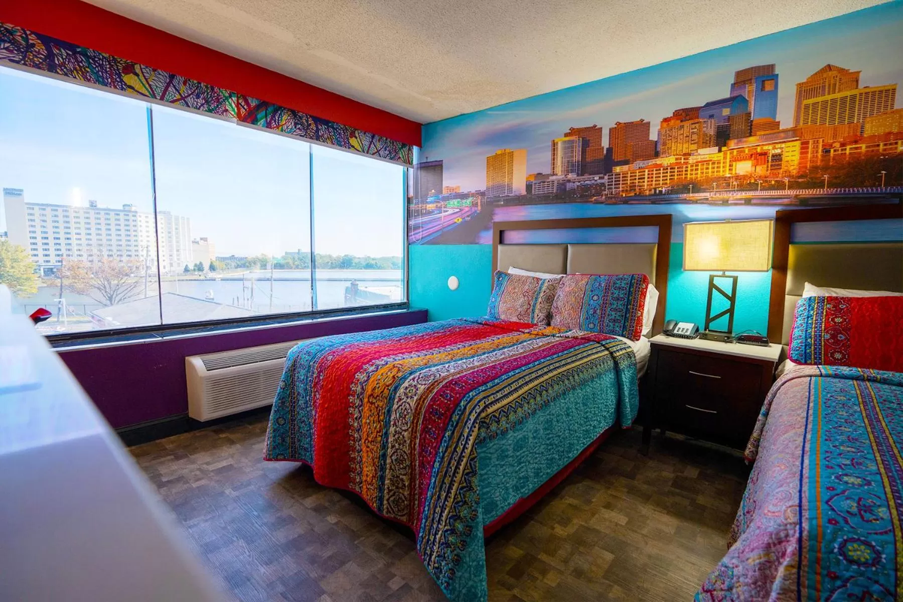 Bed in Philly Inn & Suites