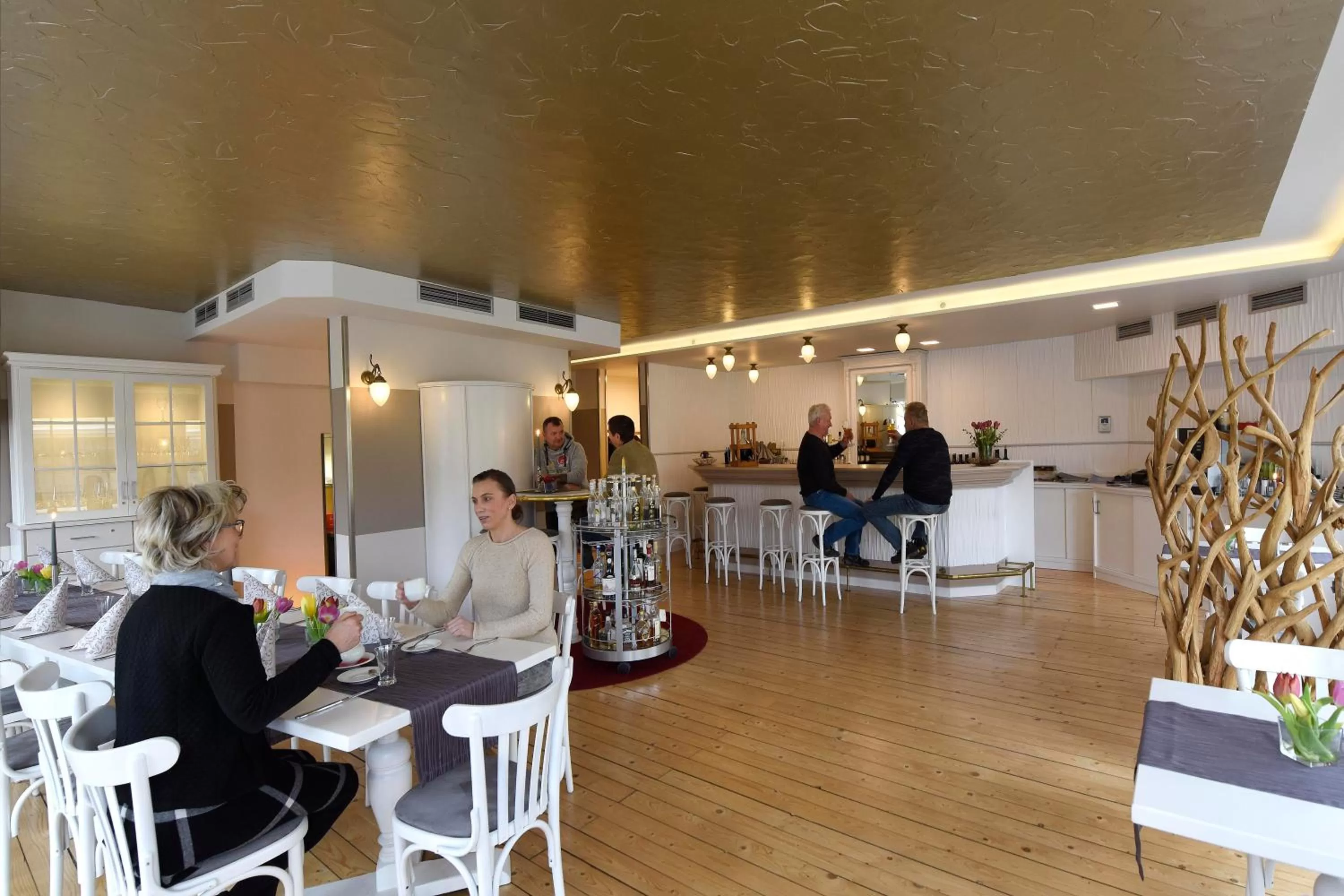 Restaurant/places to eat in LAT Hotel & Apartmenthaus Berlin