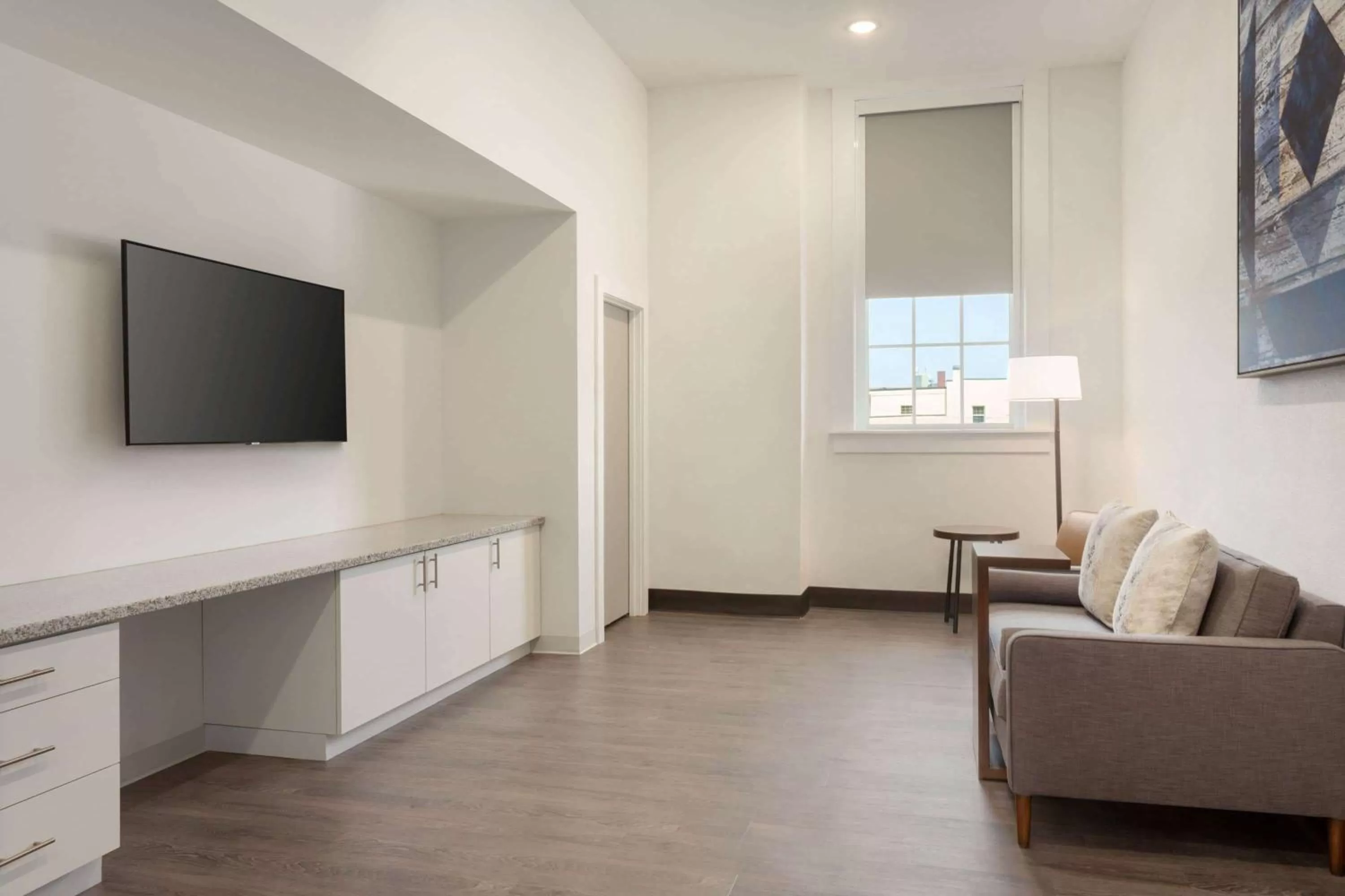 Photo of the whole room in Leavenworth Local Hotel