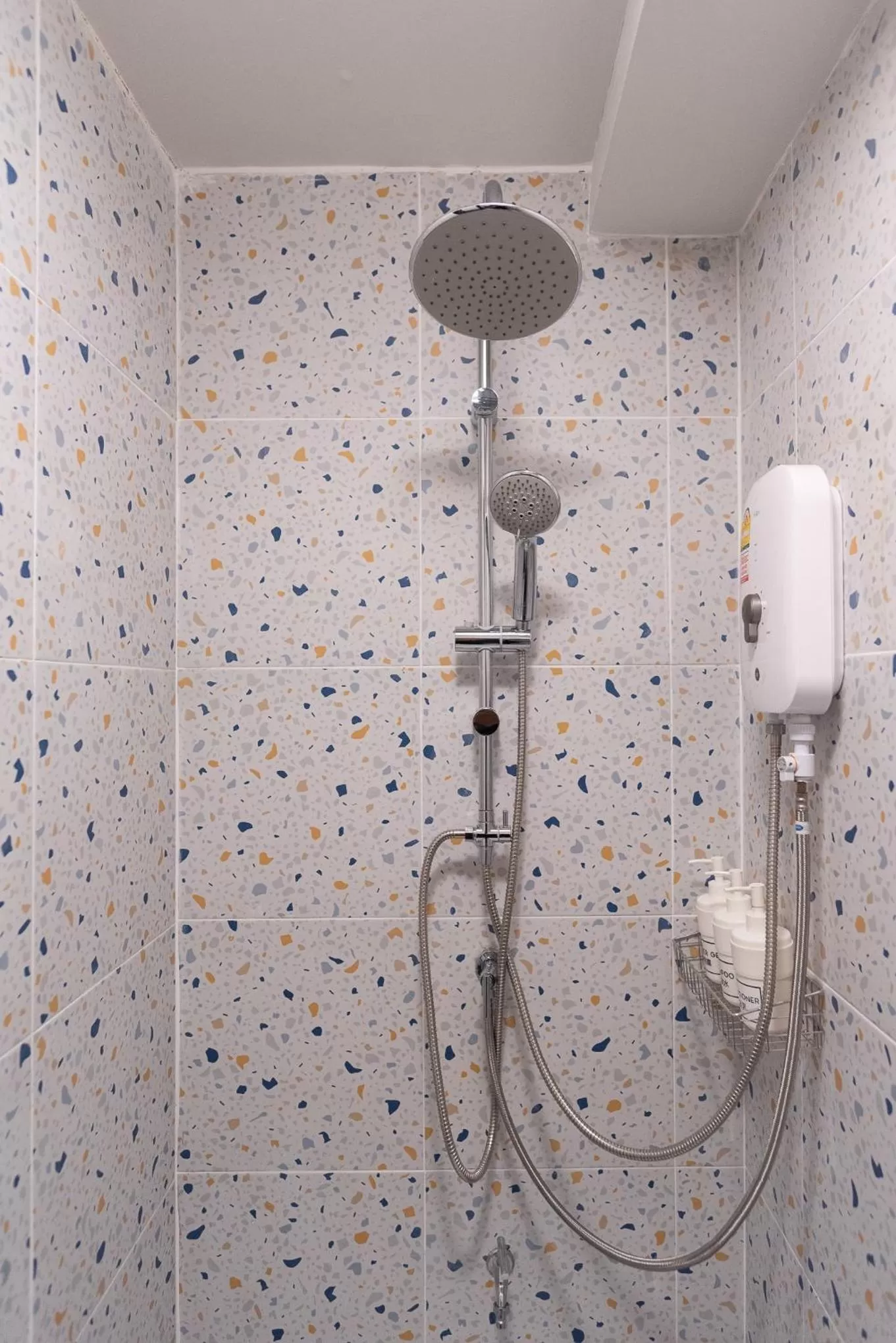 Shower in The Mellow Pillow Hotel @ Chiang Mai Gate