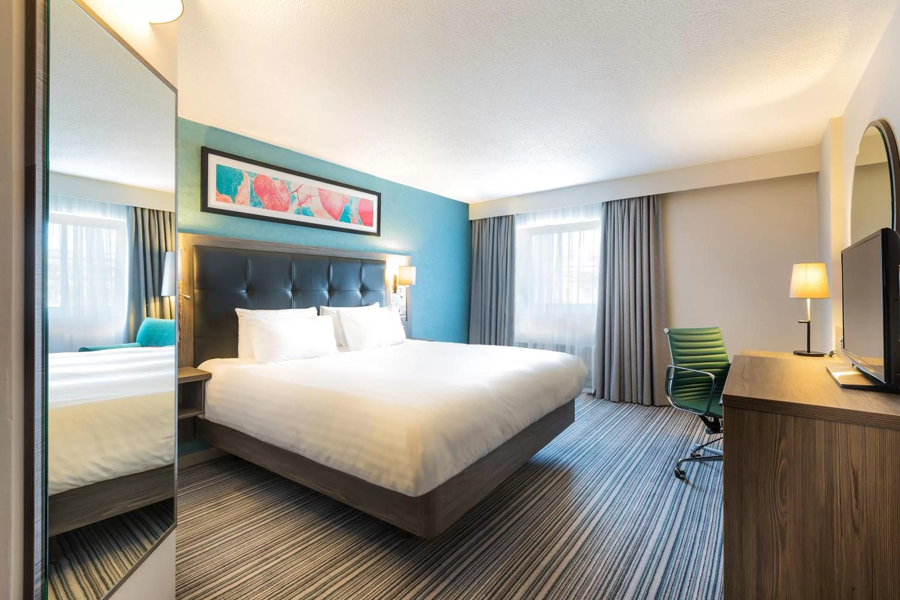 Day, Bed in Leonardo Hotel Plymouth