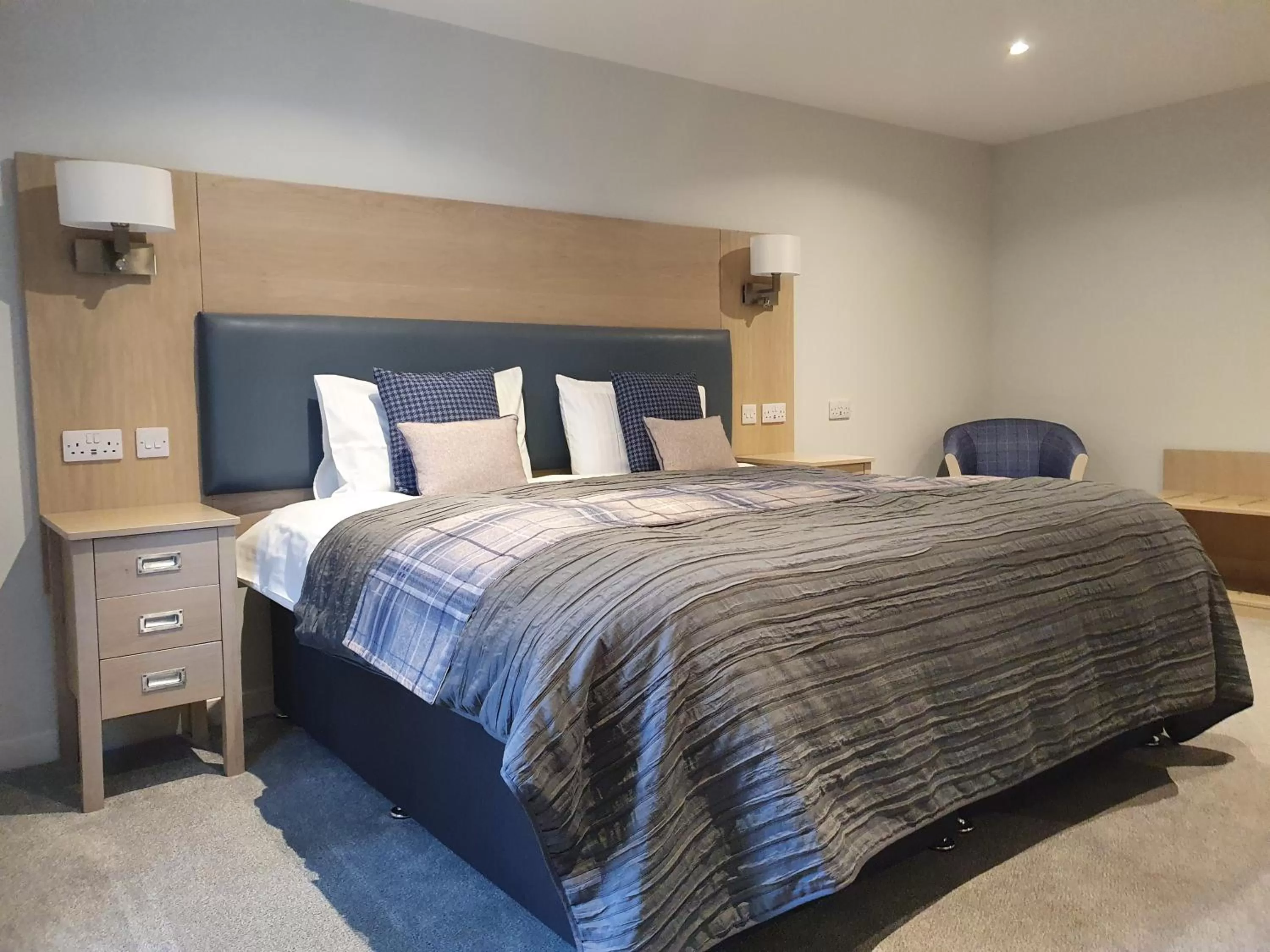 Bed in Sunninghill Hotel