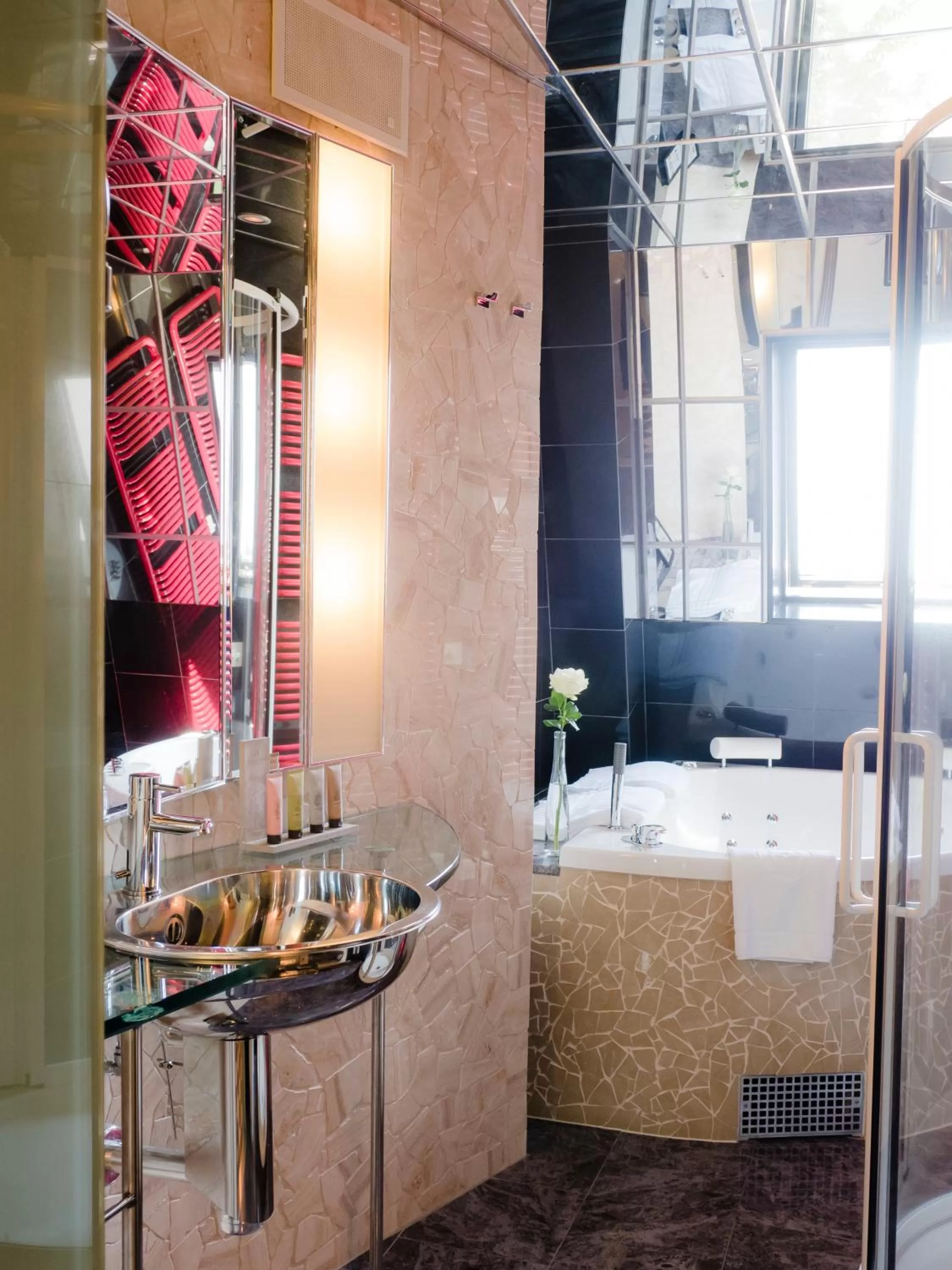 Activities, Bed in Hotel Lundia