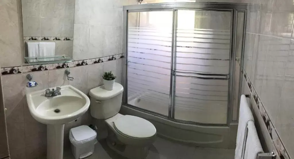 Triple Room in Hostal Bella Epoca Triple Room in Hostal Bella Epoca