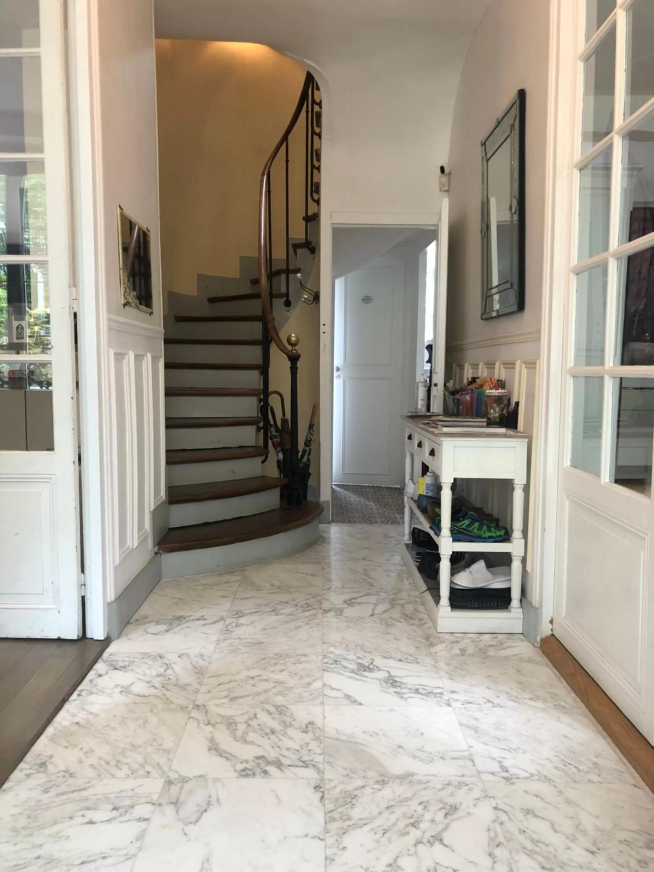 Facade/entrance in Villa Eugénie Melun