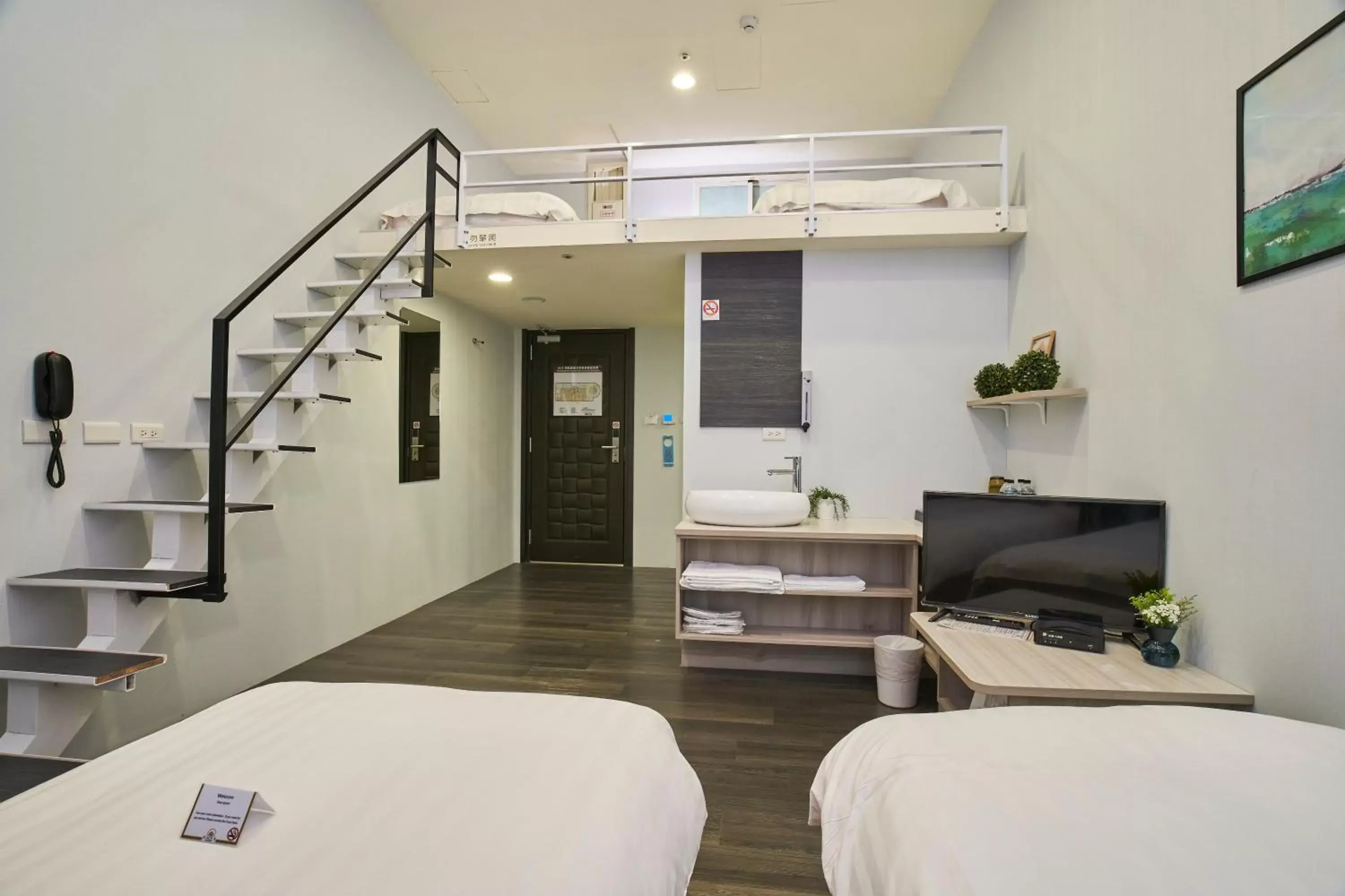 Quadruple Room (No Window) in Place‧X Hotel Quadruple Room (No Window) in Place‧X Hotel