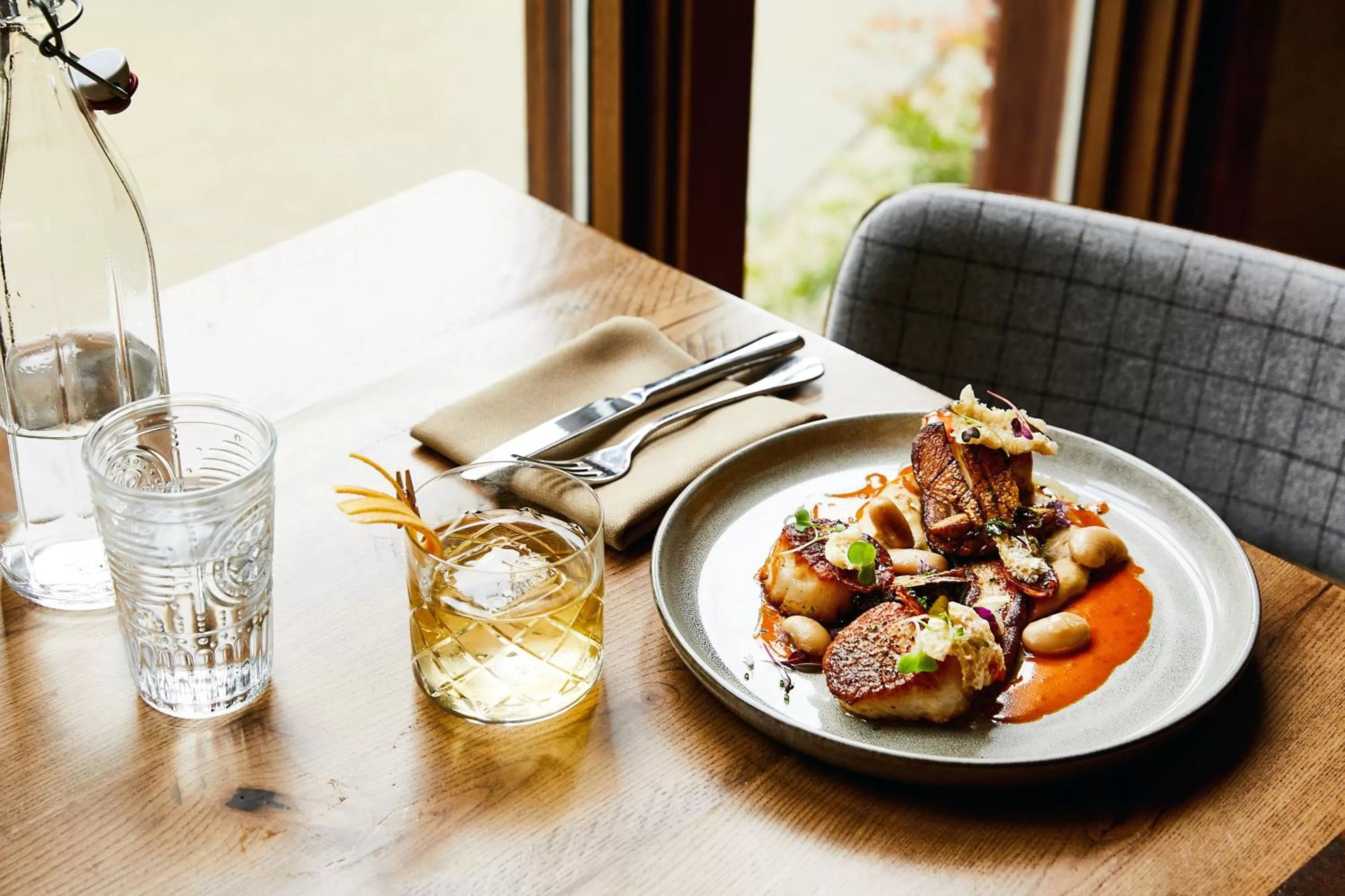 Restaurant/places to eat in Kimpton Riverplace Hotel by IHG