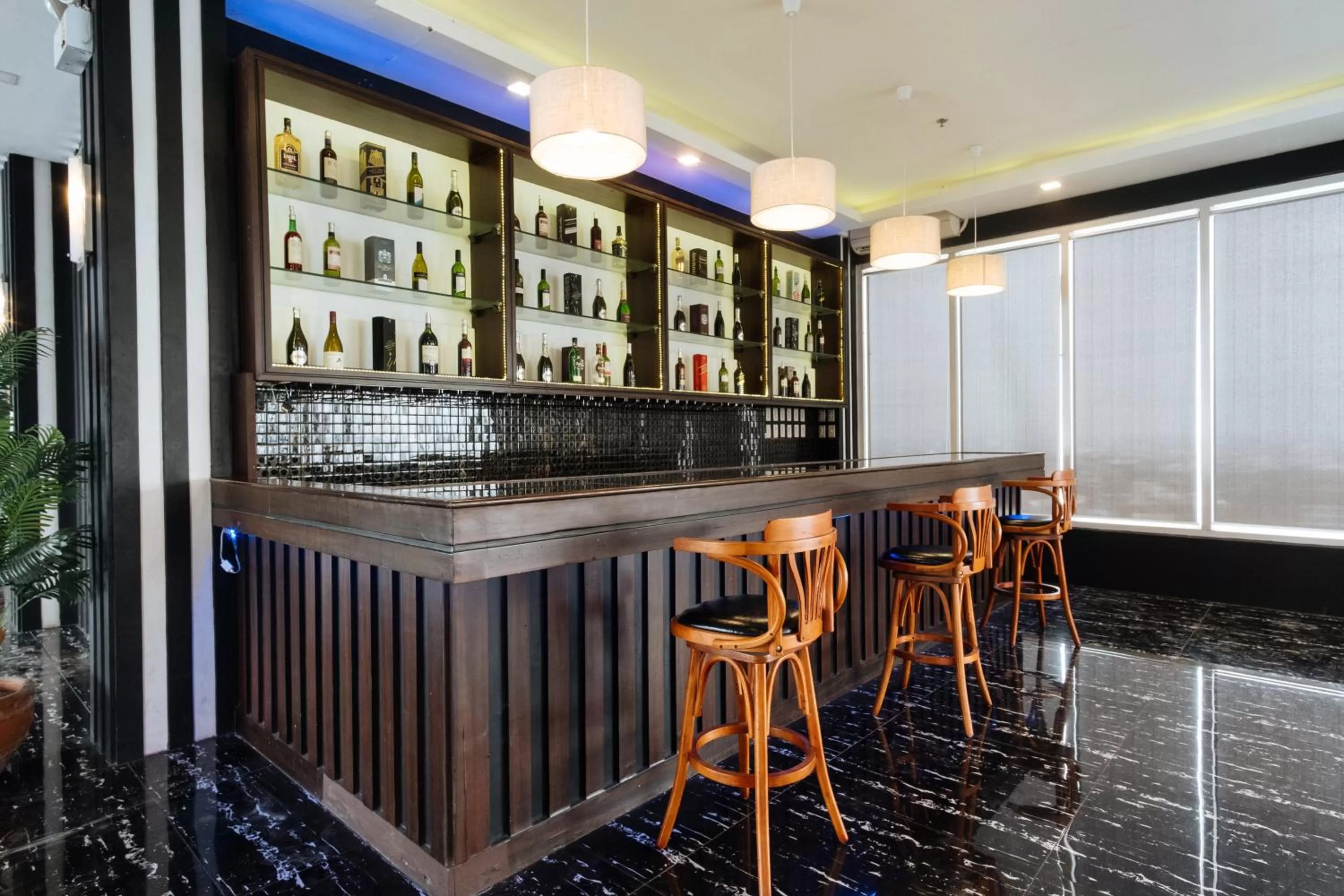 Lounge or bar in Northpointe Residences