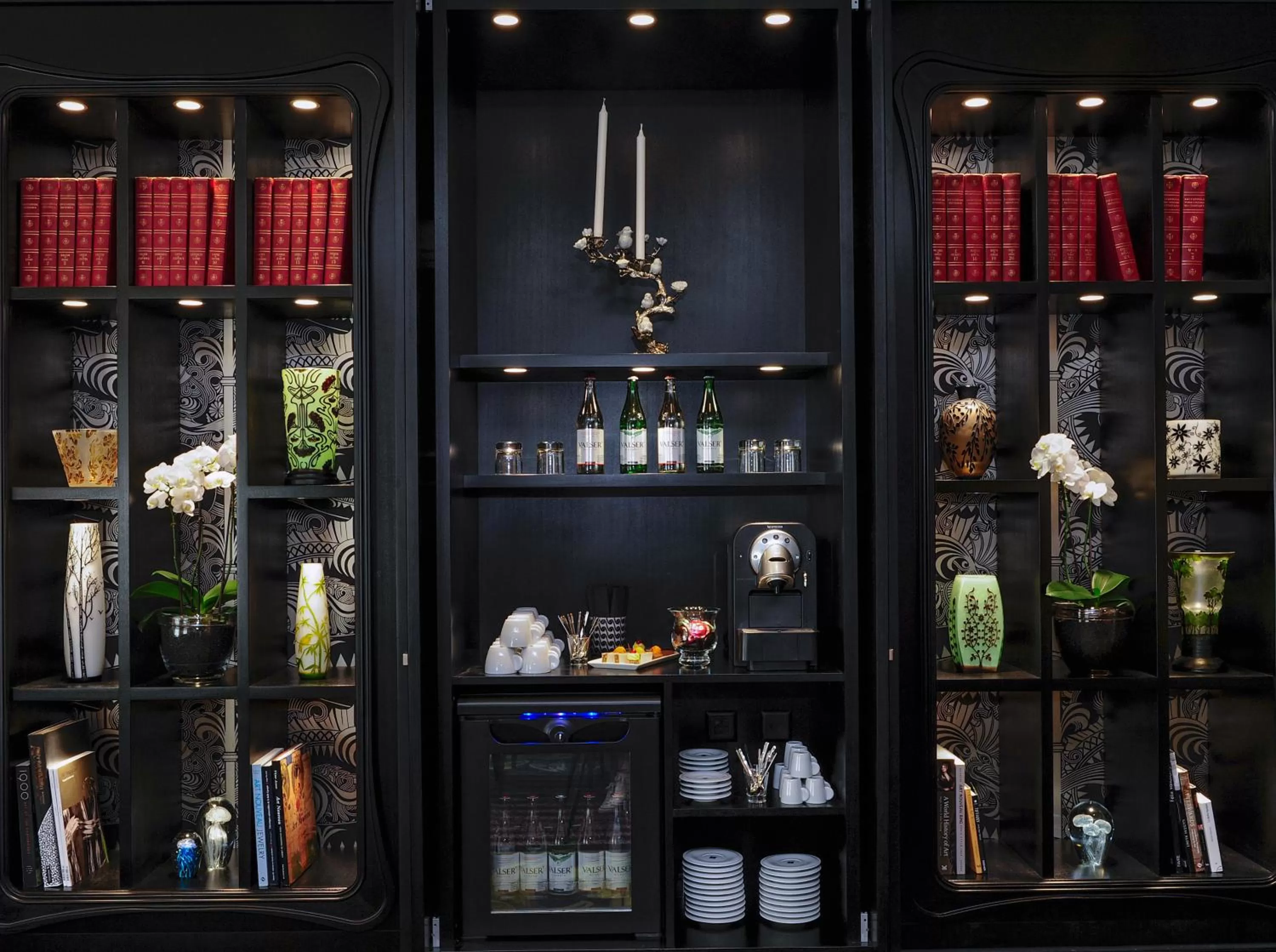 Library in Hôtel Tiffany by Fassbind