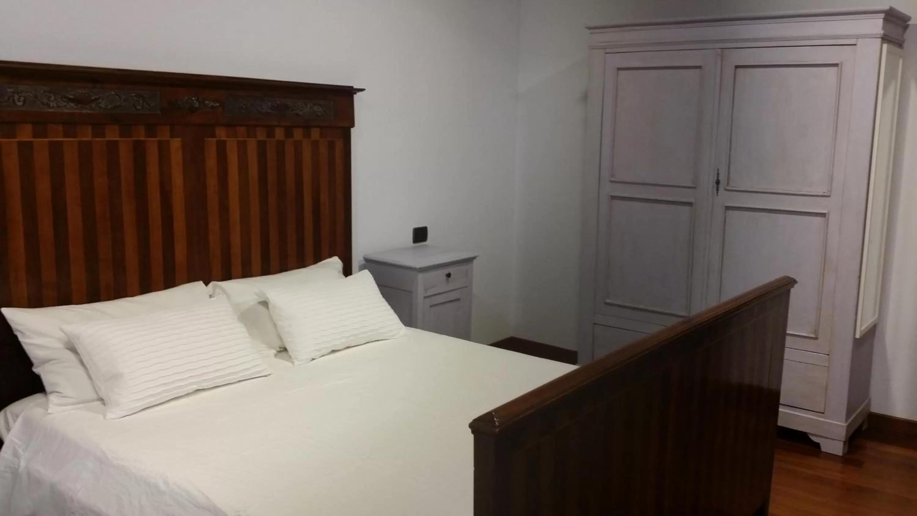 Bed in Bed & Breakfast 1906