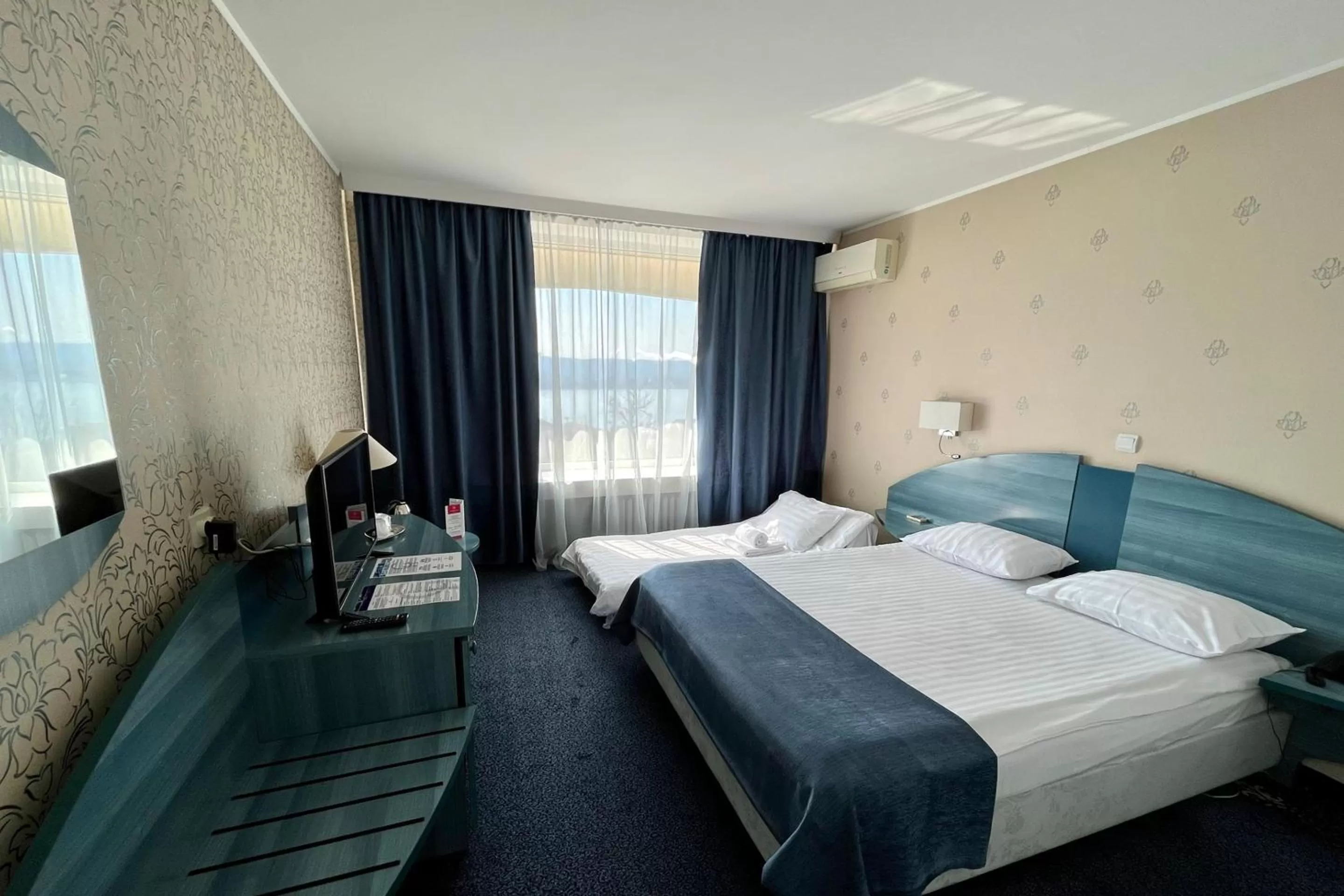 Photo of the whole room, Bed in Continental Drobeta Turnu Severin