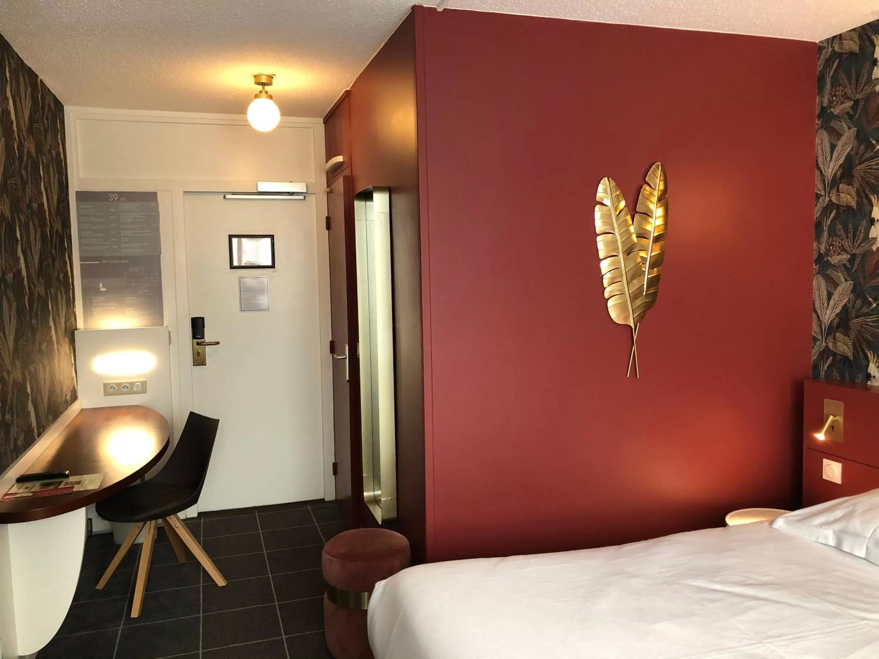 Bedroom, Bed in Best Western Hotel du Lac Dunkerque- Restaurant ouvert 7/7 midi et soir