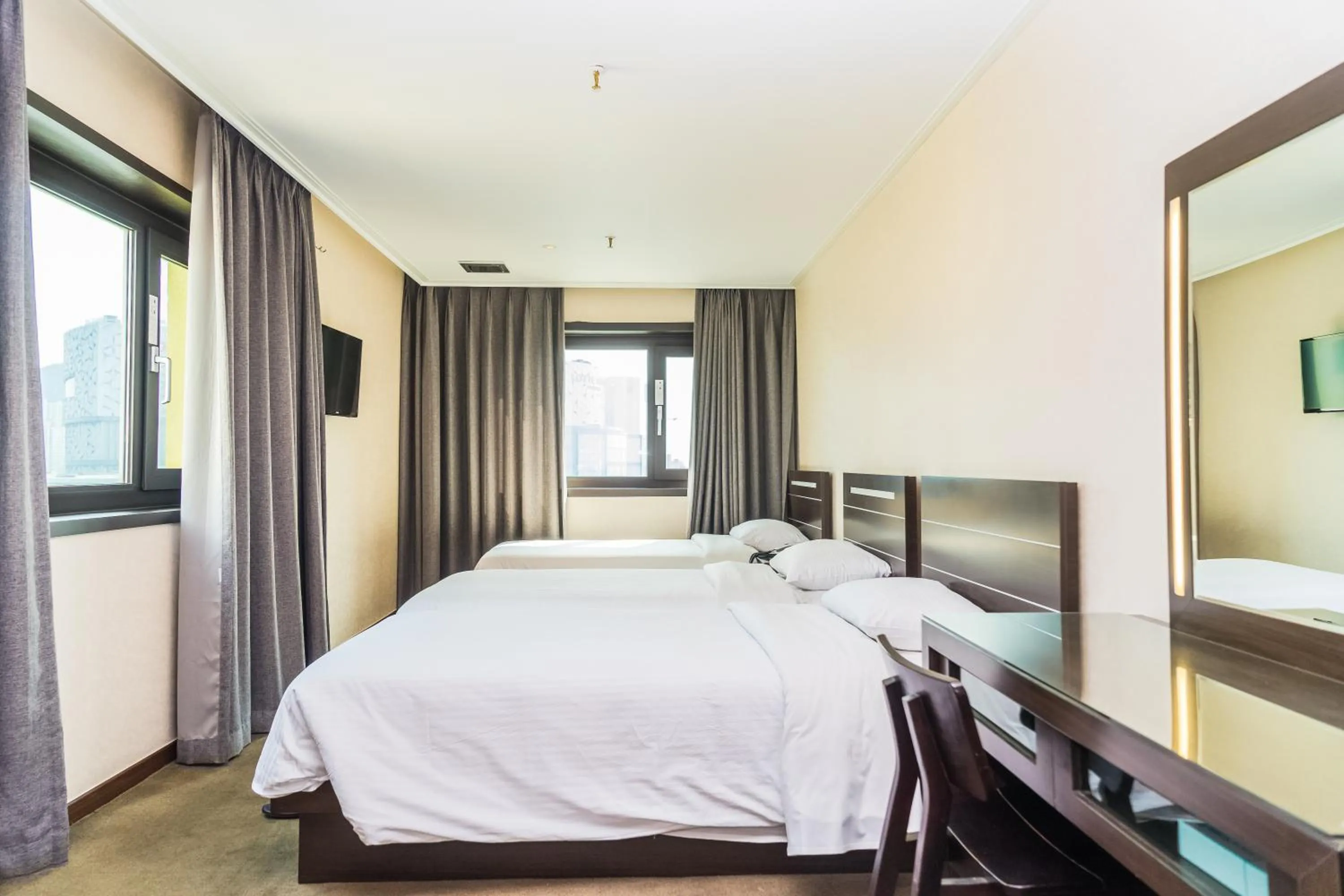 Bedroom, Bed in Busan Tourist Hotel