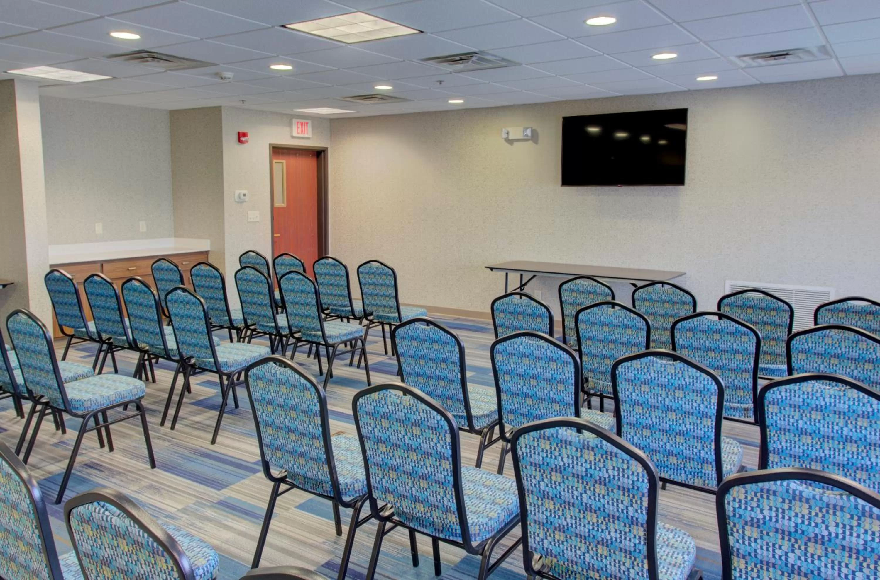 Meeting/conference room in Holiday Inn Express & Suites Le Mars by IHG