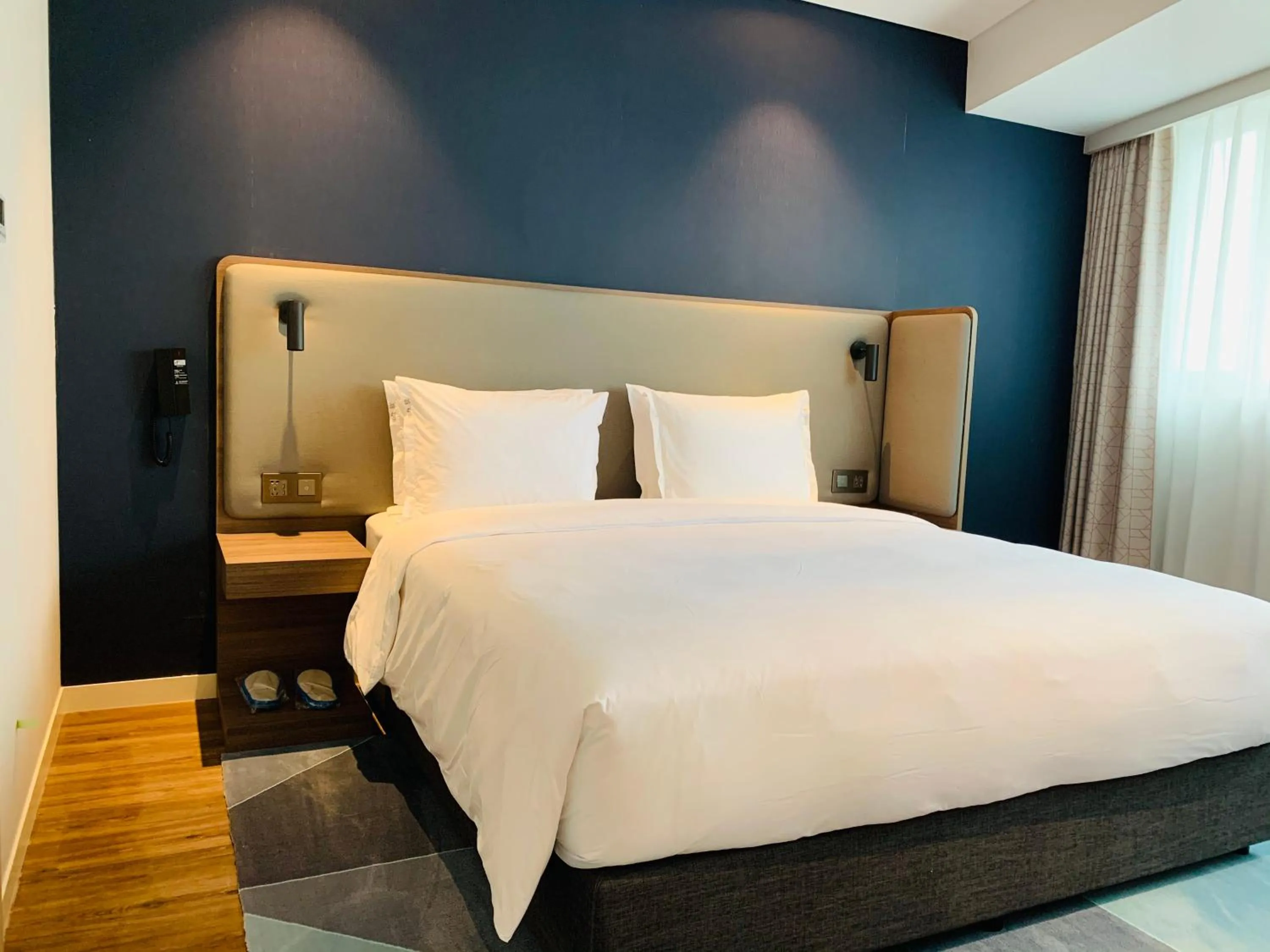 Bed in Holiday Inn Express Chongqing Airport Zone by IHG