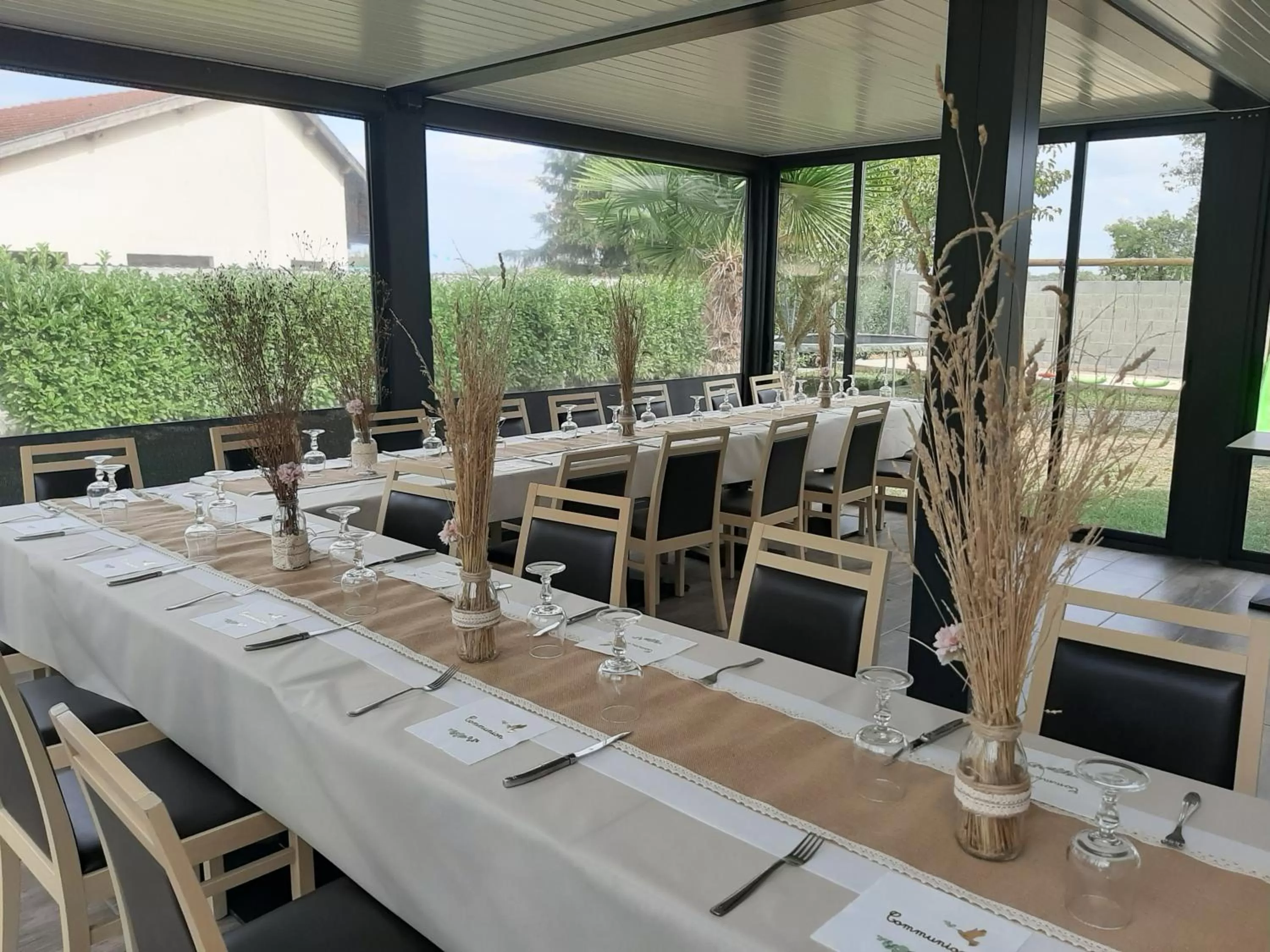 Restaurant/places to eat in Hotel Martinez Grenay