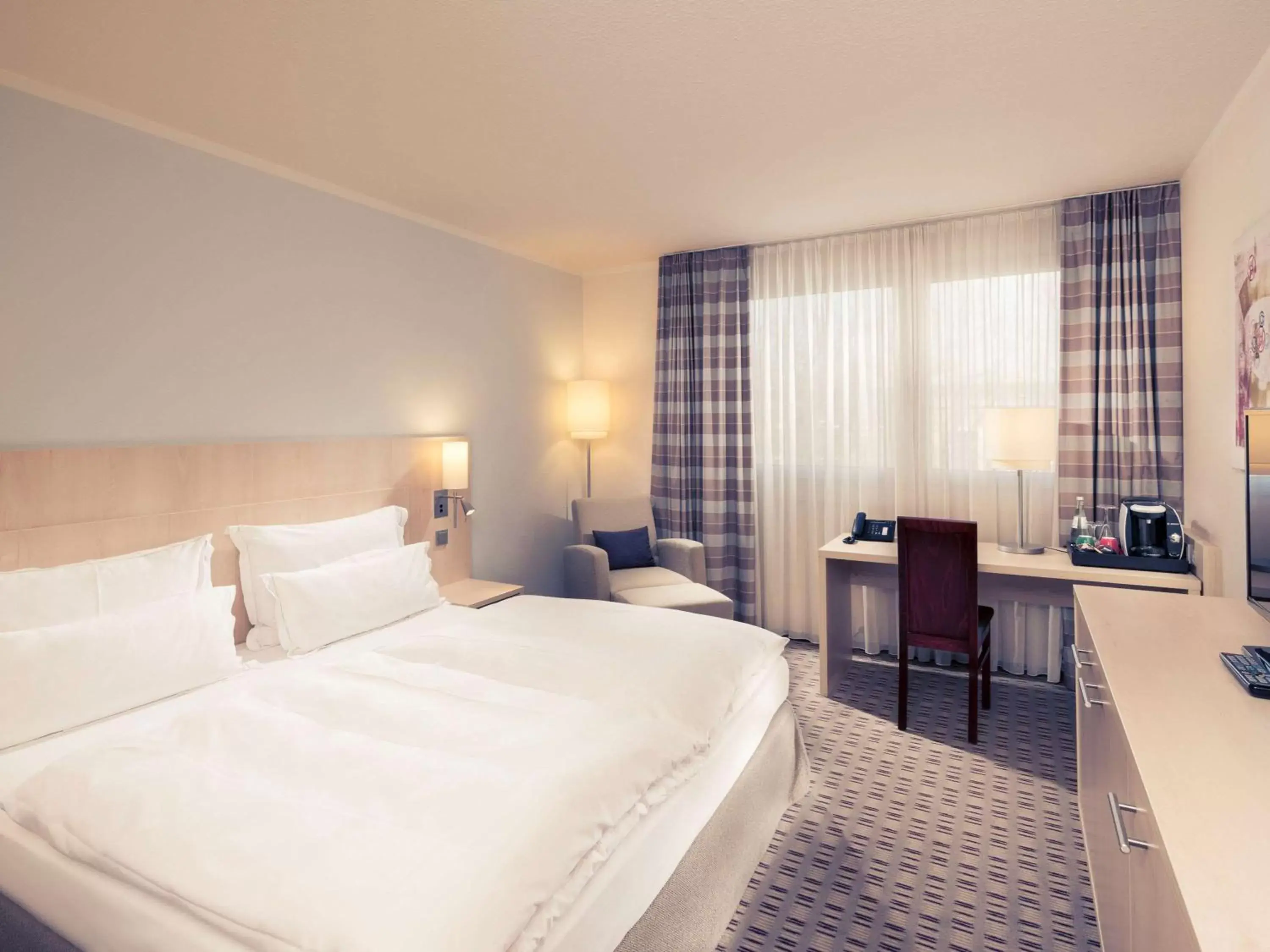 Triple Room in Mercure Hotel Mannheim am Friedensplatz Triple Room in Mercure Hotel Mannheim am Friedensplatz