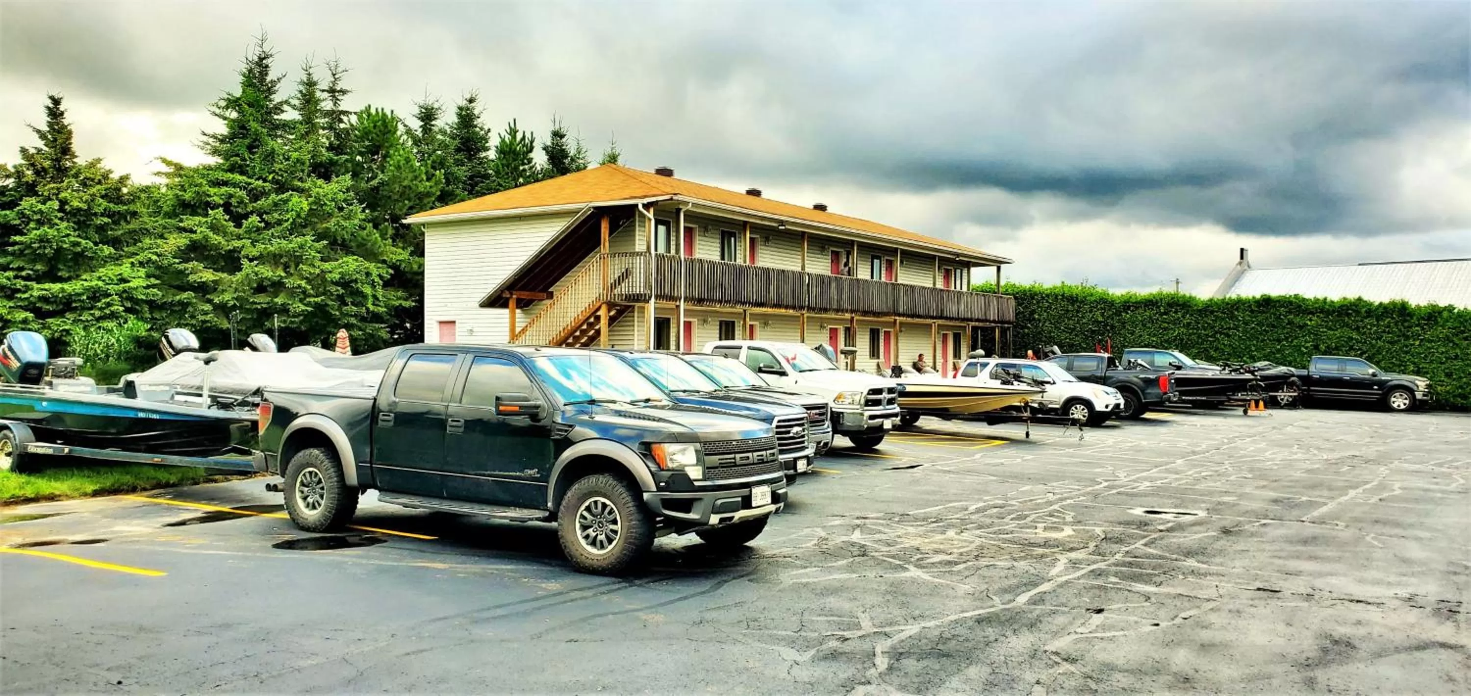 Property building in Knights Inn Colonial Fireside Inn