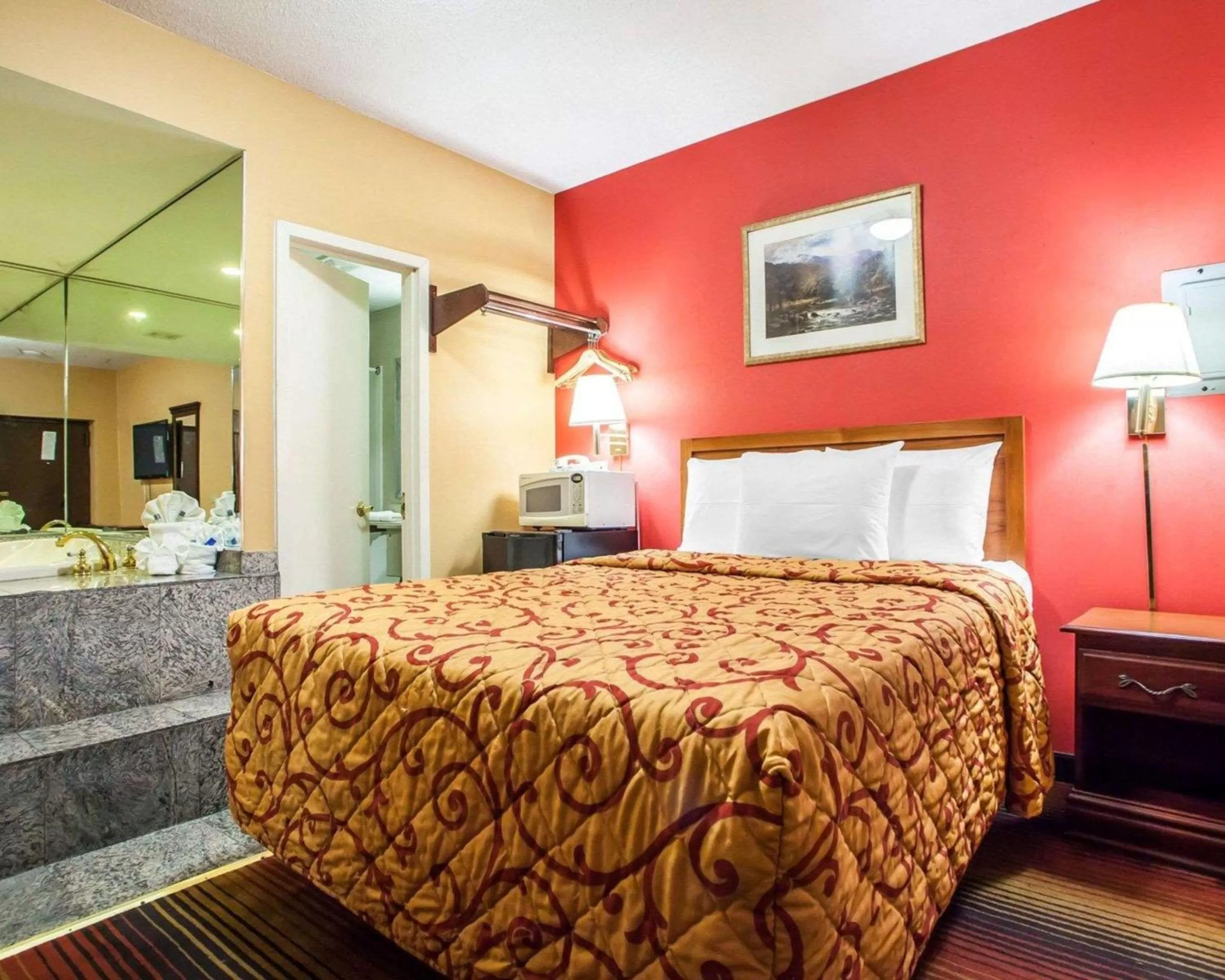 Photo of the whole room, Bed in Rodeway Inn