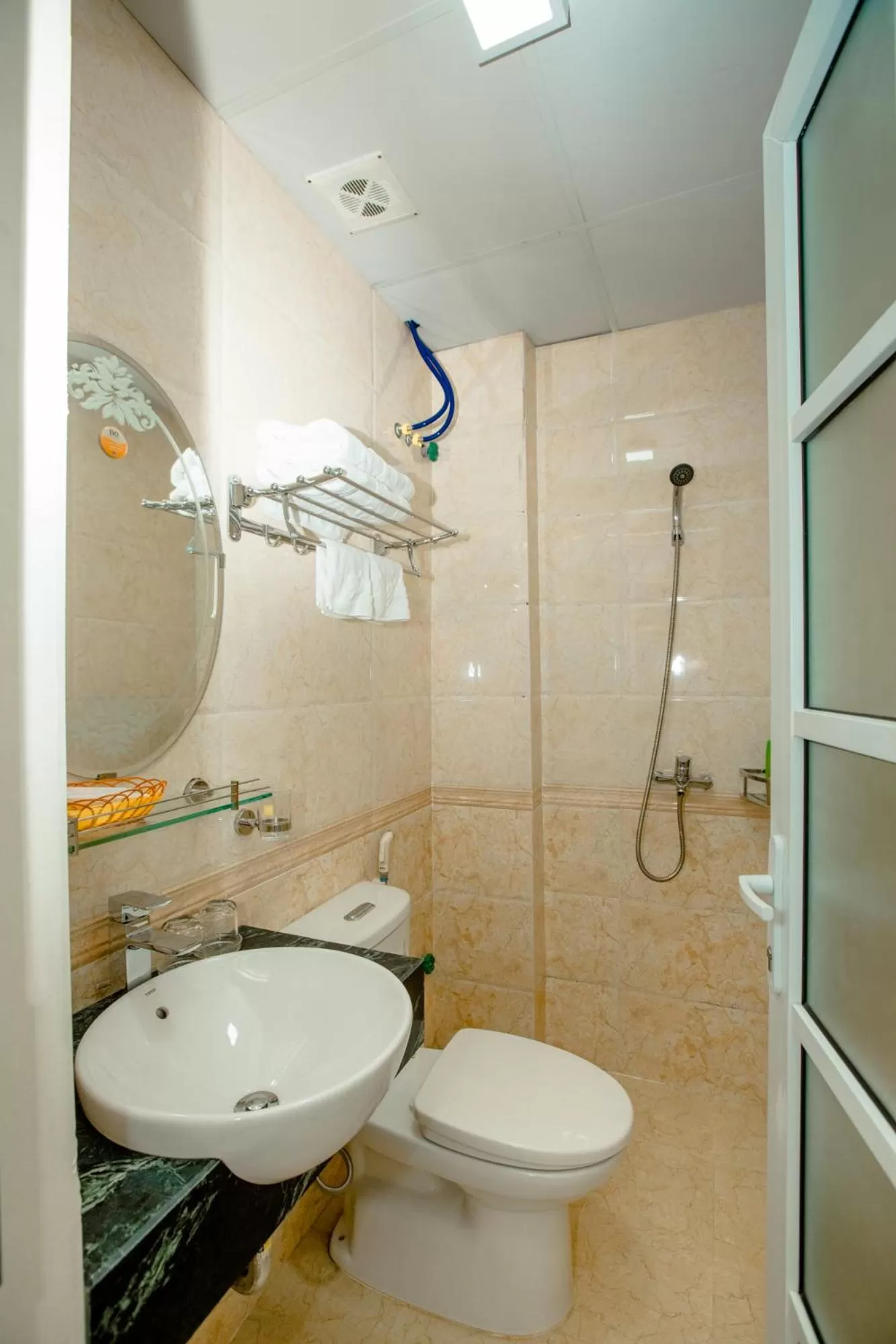 Bathroom in HaLong Starlight Inn & Travel